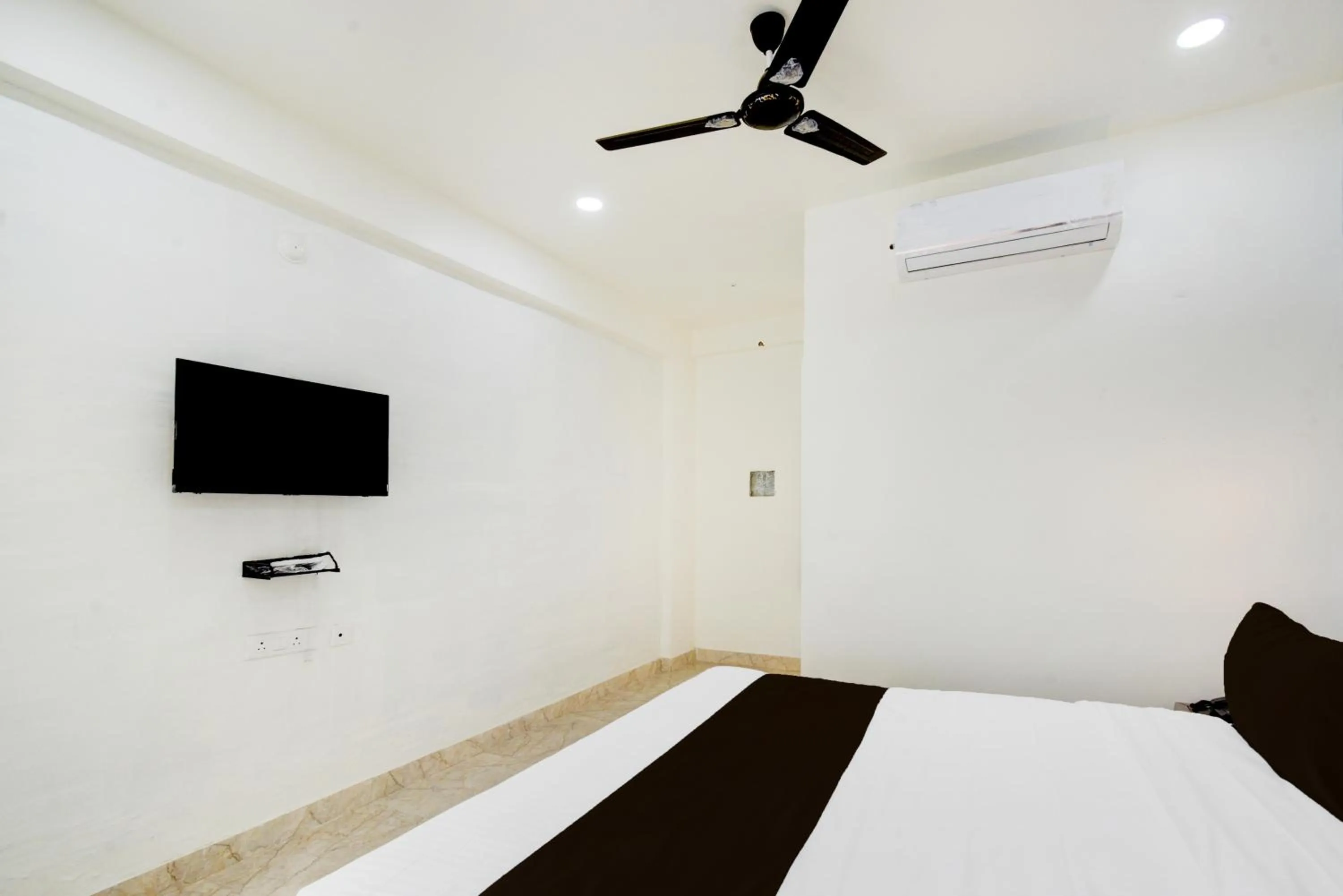 Bedroom, Bed in Super Townhouse Oak Nagole Metro Station Formerly Saka Arcade