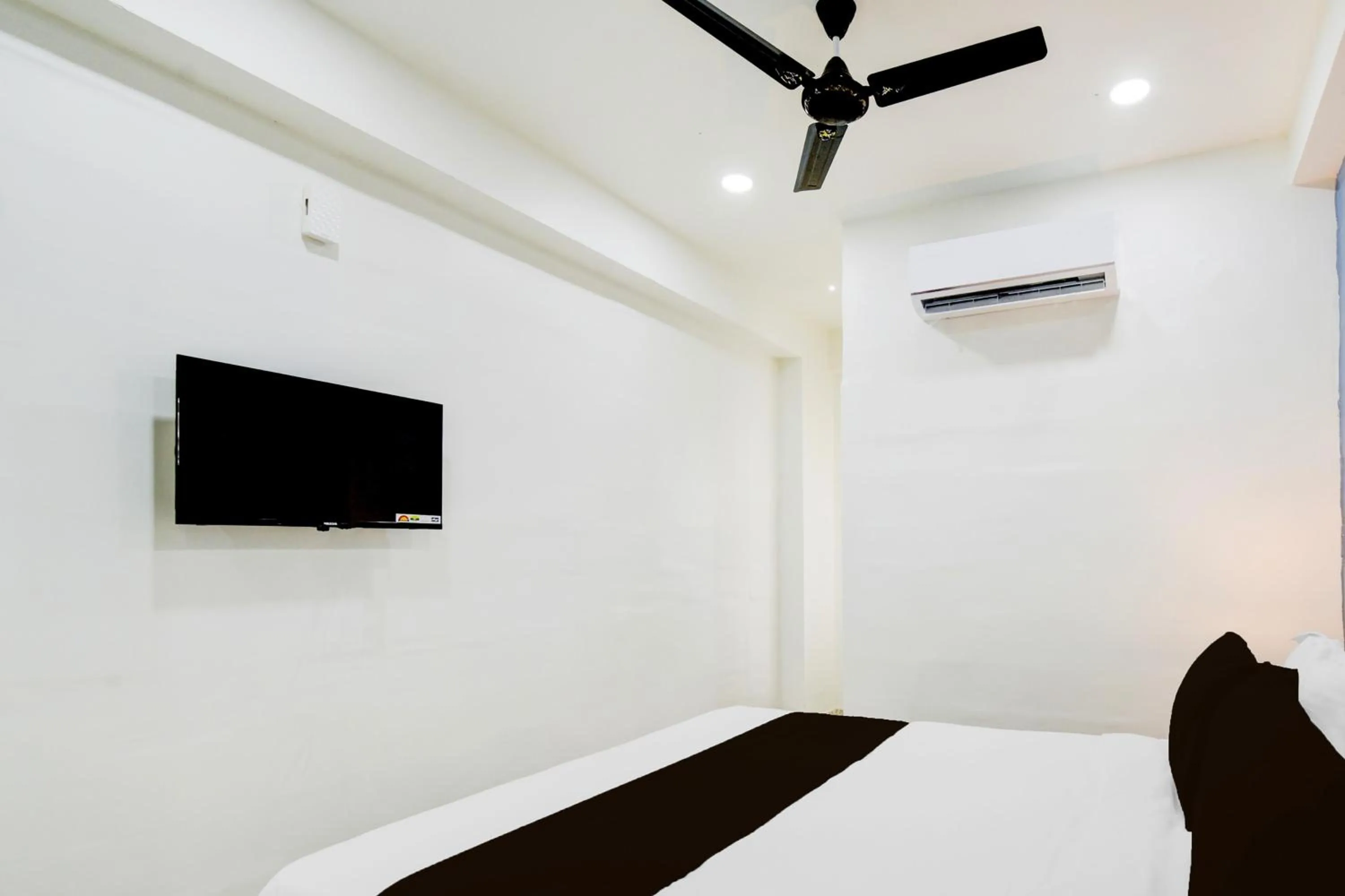 Bedroom, Bed in Super Townhouse Oak Nagole Metro Station Formerly Saka Arcade