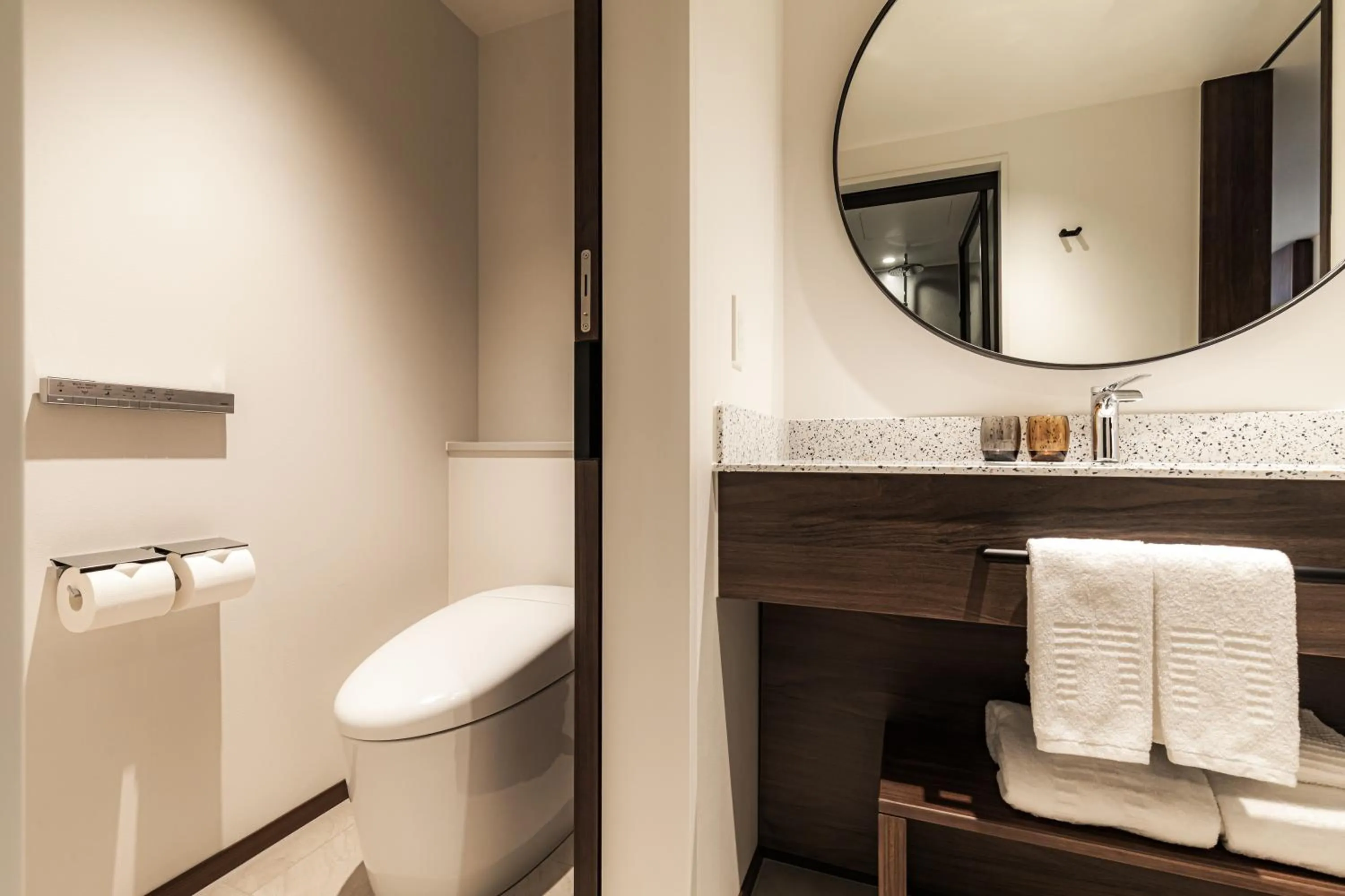 Toilet in The Gate Hotel Yokohama by Hulic