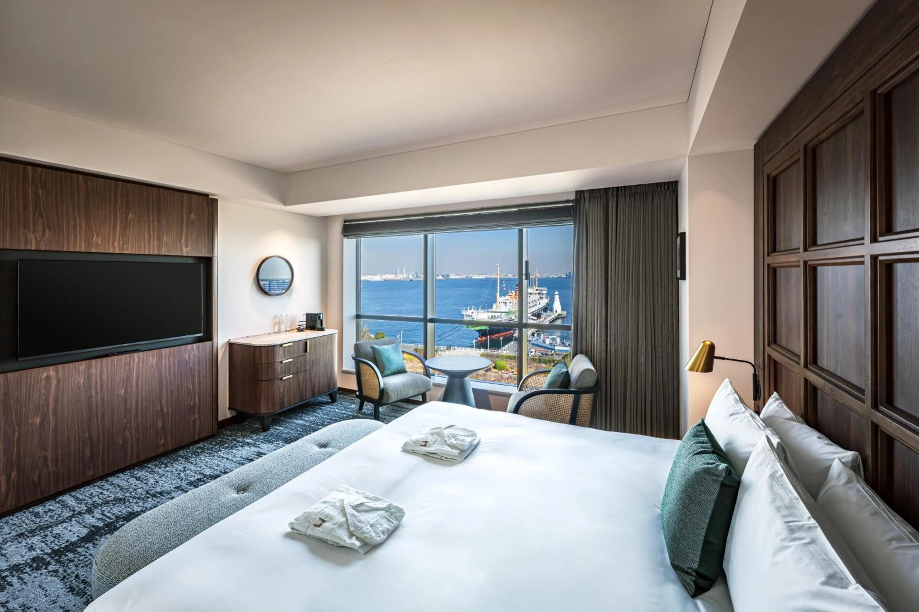 Photo of the whole room, Bed in The Gate Hotel Yokohama by Hulic