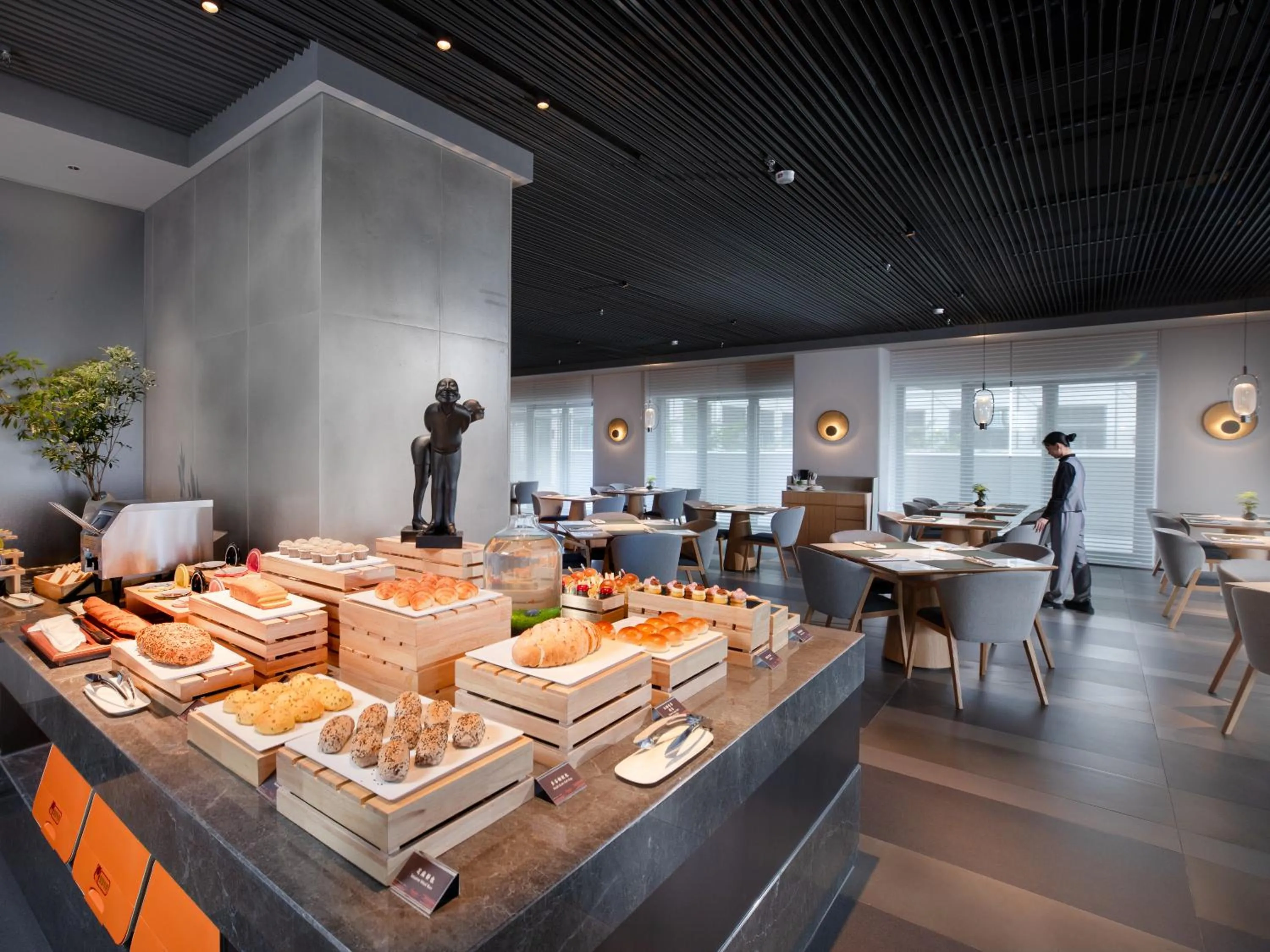 Restaurant/places to eat in Pagoda Hotel Hangzhou Zijingang