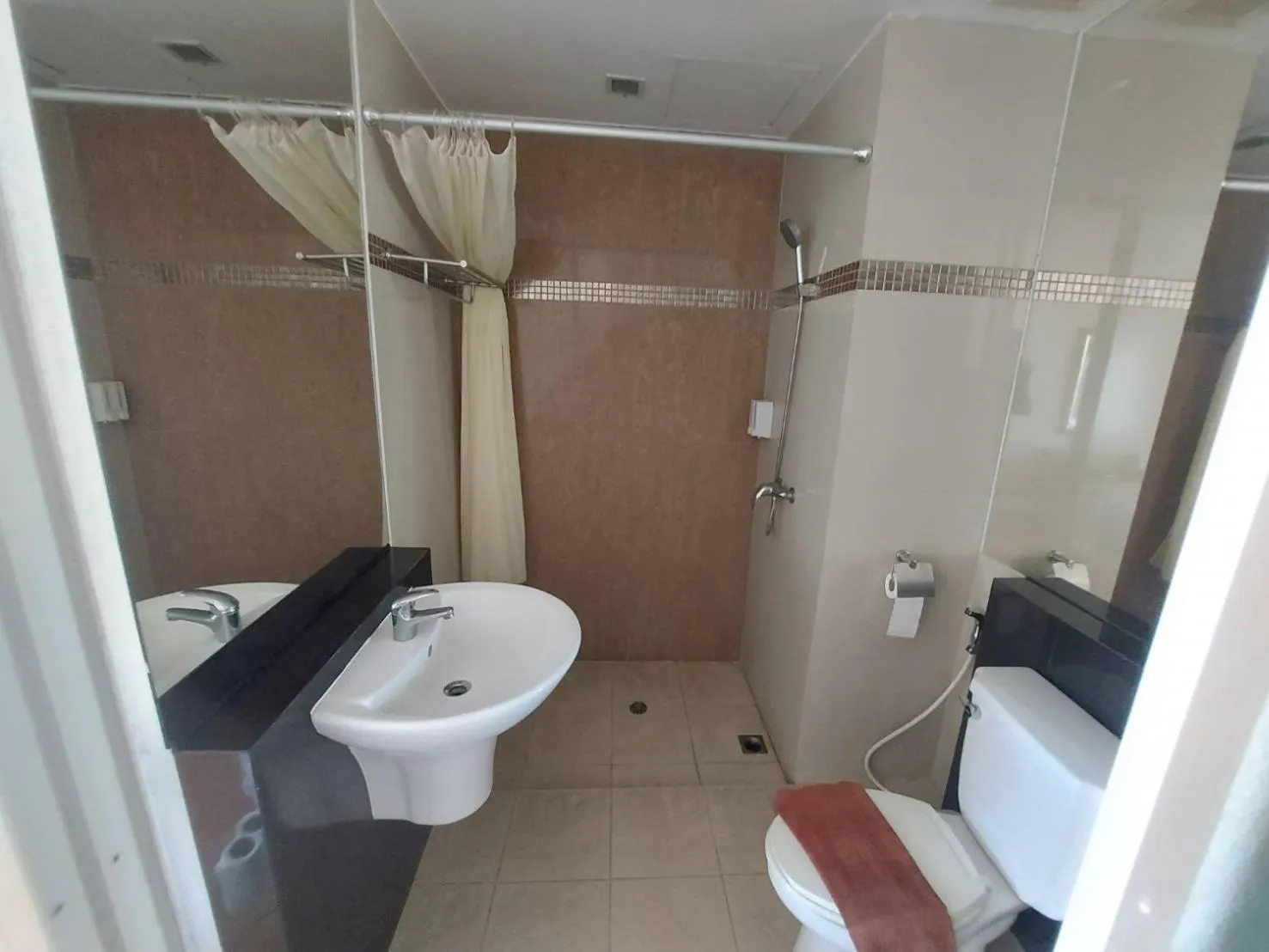 Shower in Grandsmile Wellness Resort