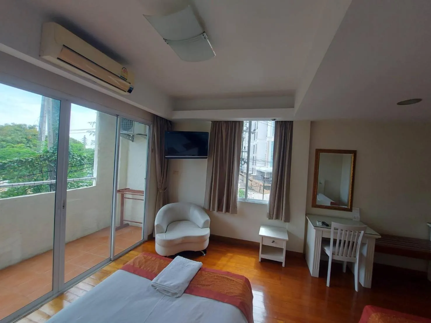 TV and multimedia, Bed in Grandsmile Wellness Resort