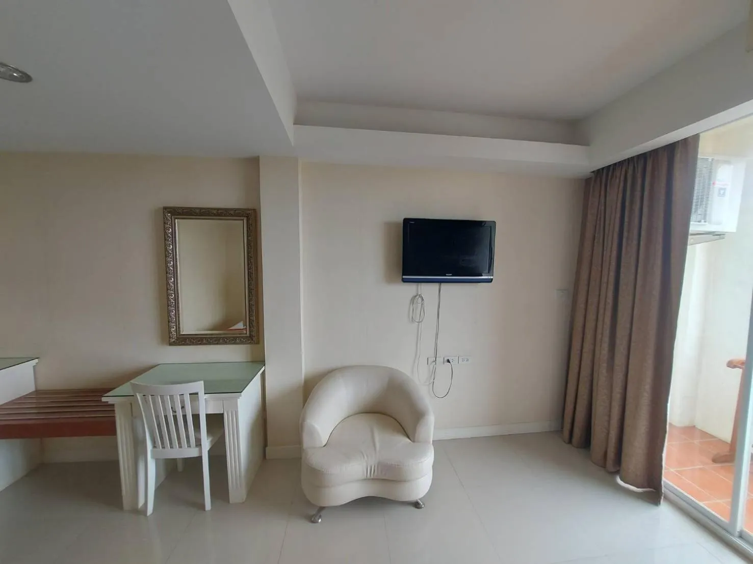 TV and multimedia in Grandsmile Wellness Resort