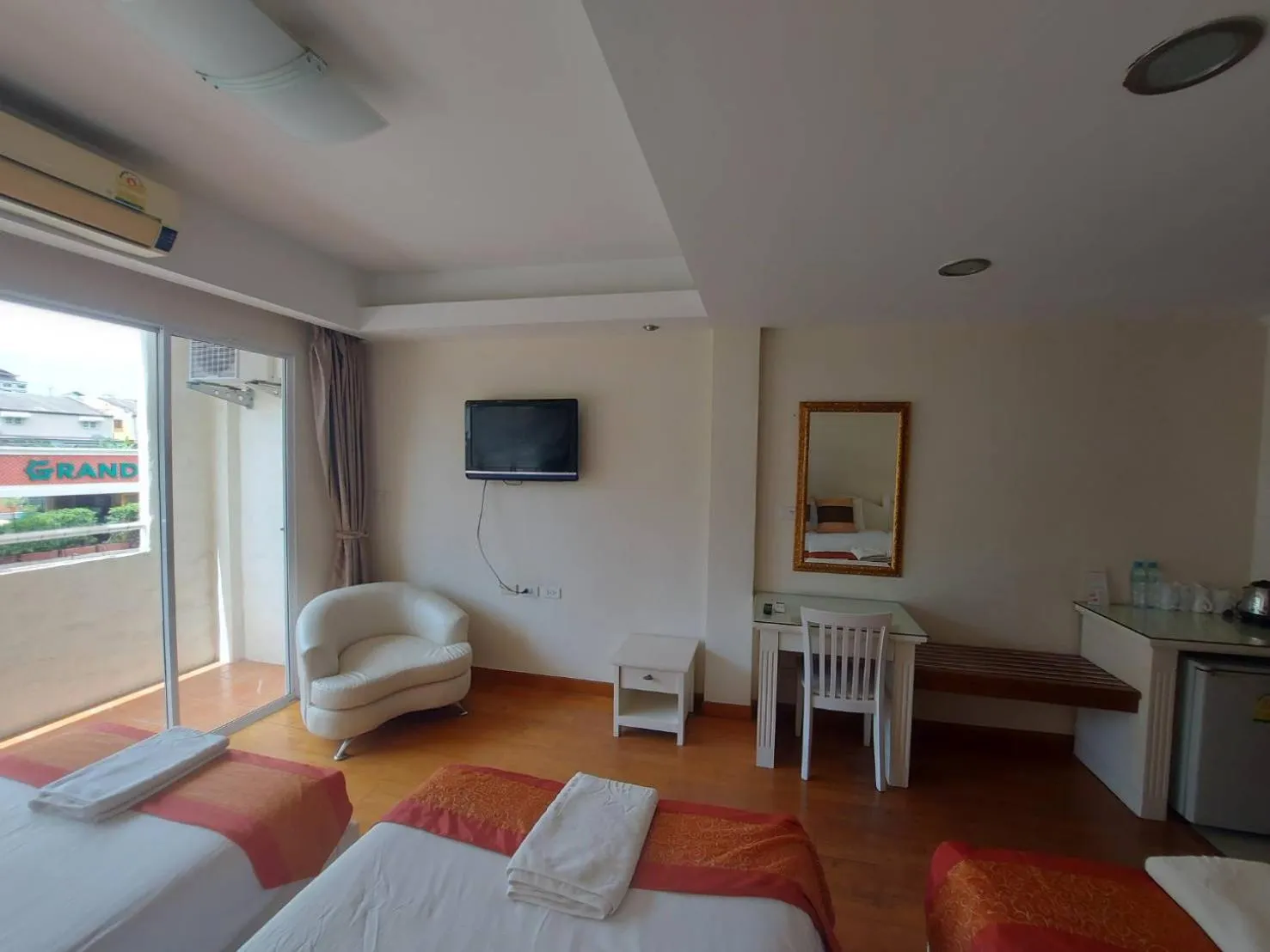 TV and multimedia, Bed in Grandsmile Wellness Resort