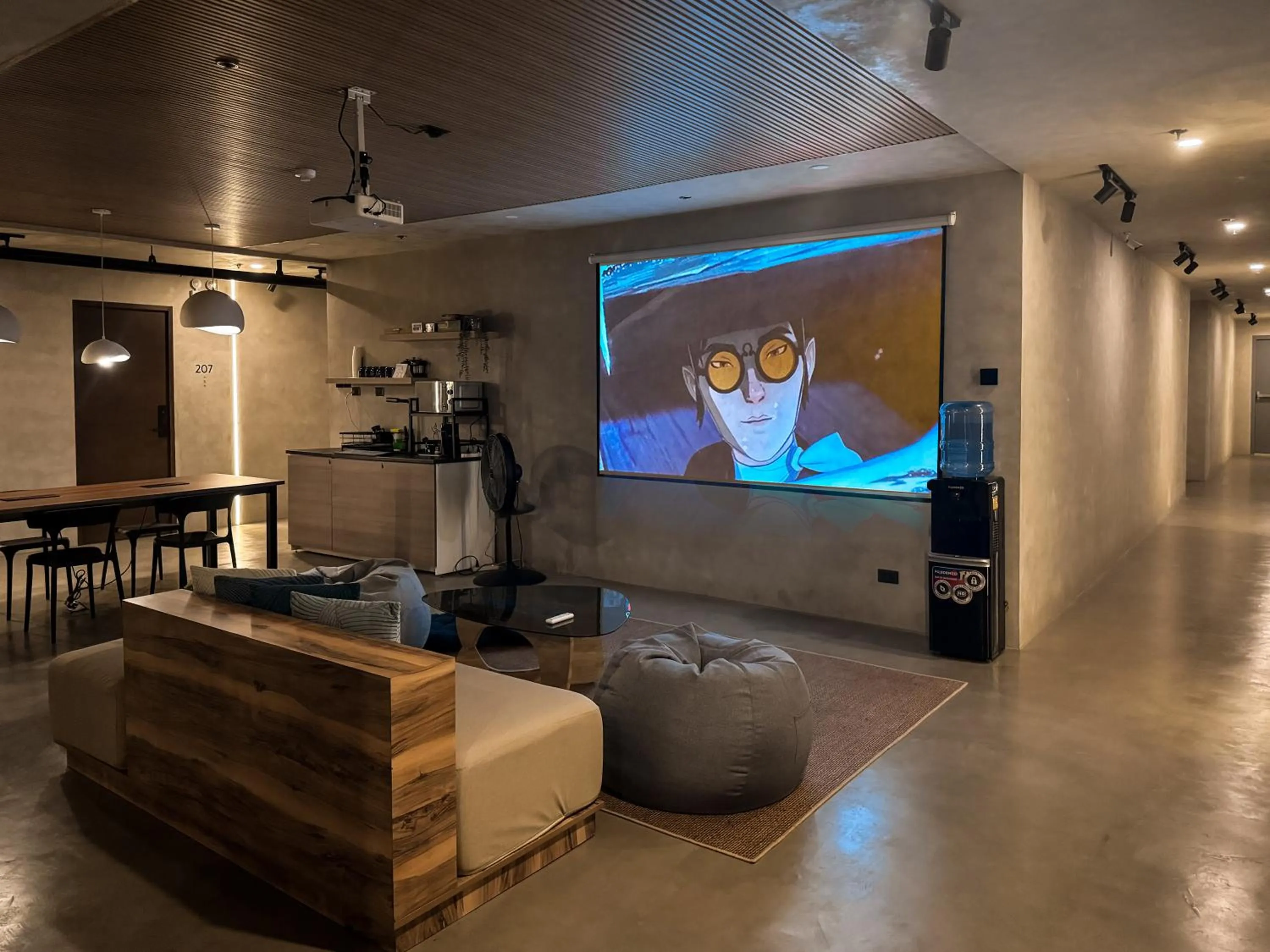 Communal lounge/ TV room in Yamato Hostel