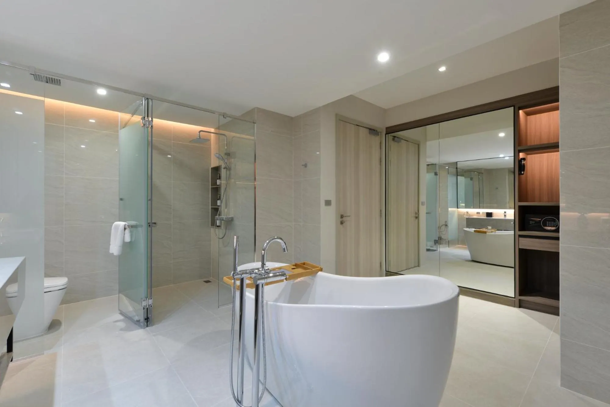 Toilet in GM Estate Hotel and Executive Apartments, Bangkok Sukhumvit 20