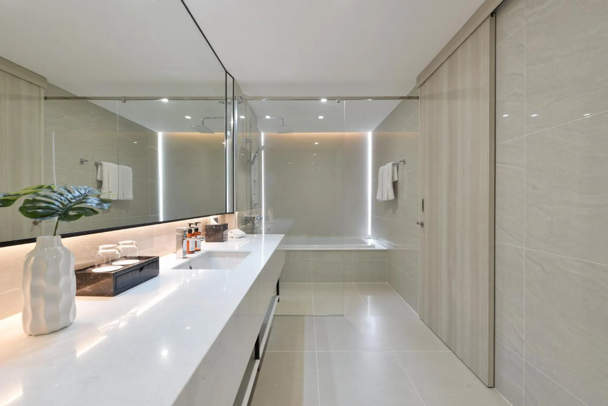 Bathroom in GM Estate Hotel and Executive Apartments, Bangkok Sukhumvit 20