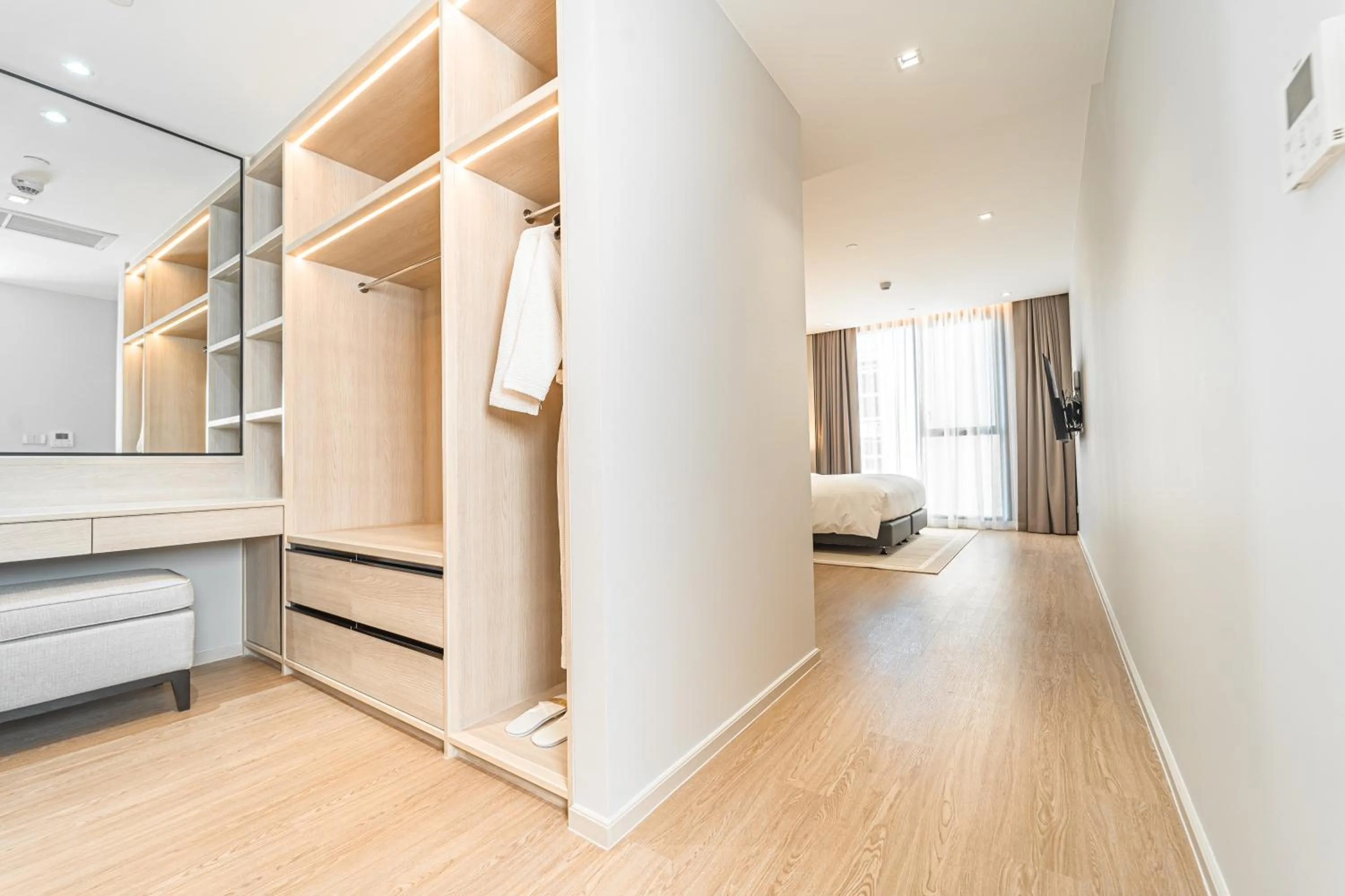 Seating area, Bed in GM Estate Hotel and Executive Apartments, Bangkok Sukhumvit 20