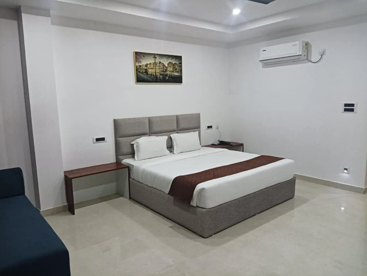 Bed in Hotel RKD Inn