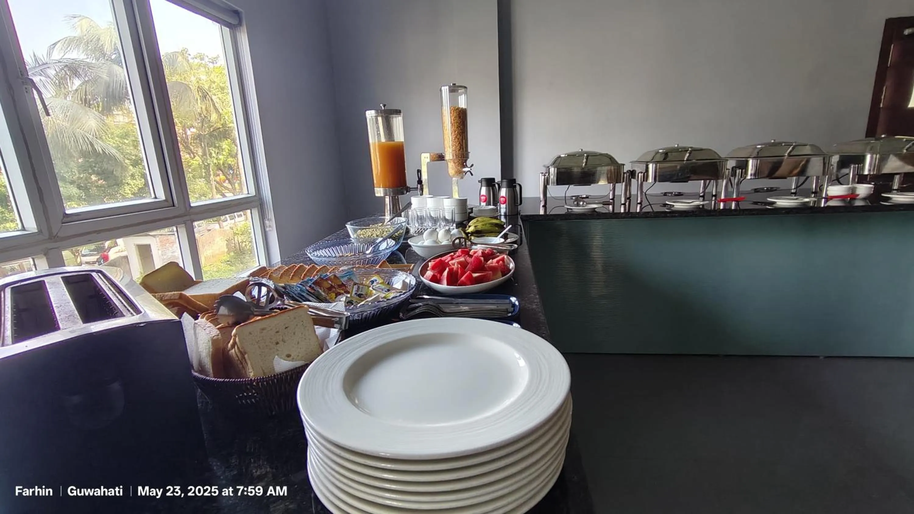 Restaurant/places to eat in Hotel RKD Inn