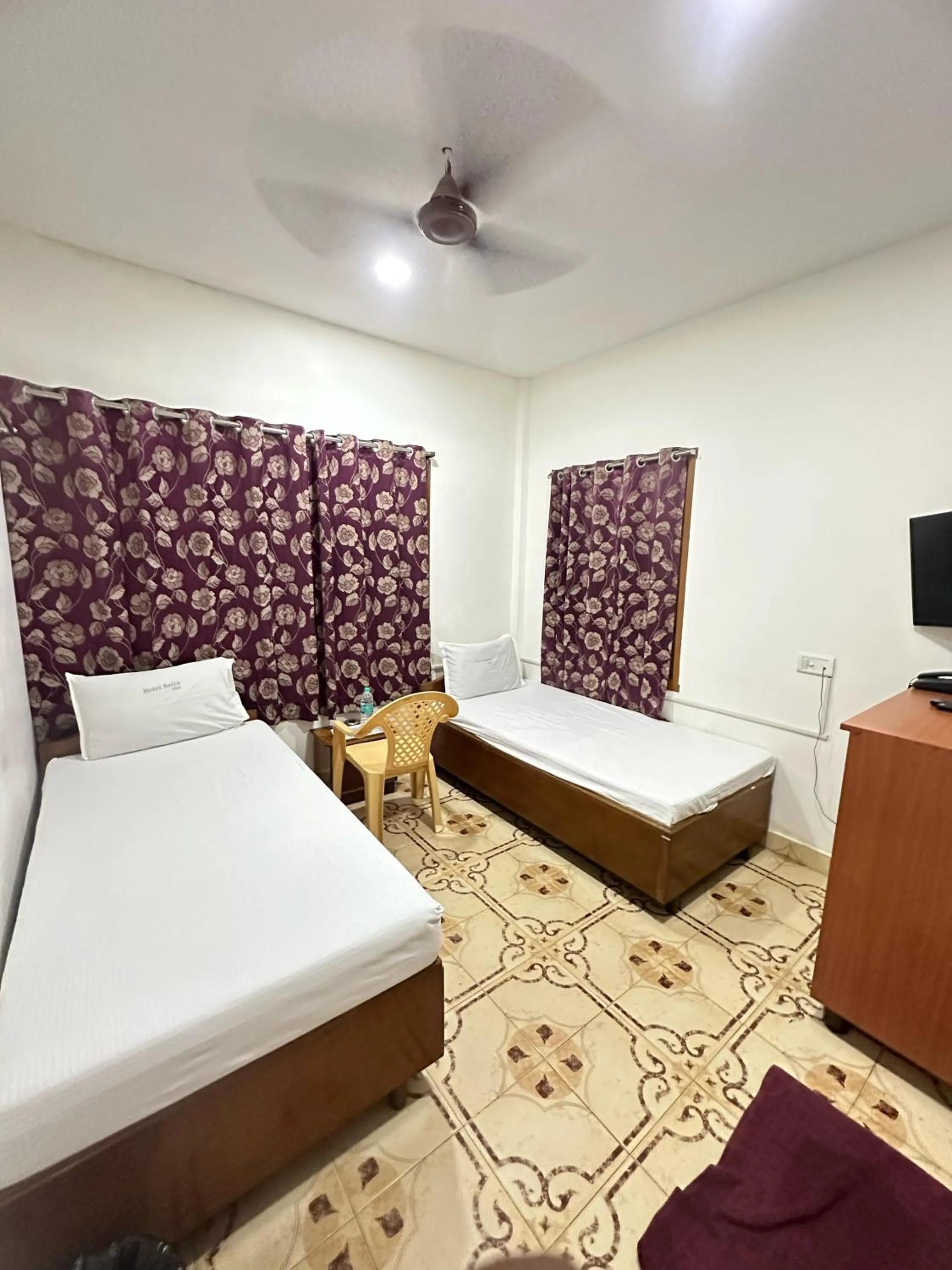 Photo of the whole room, Bed in Hotel Safra