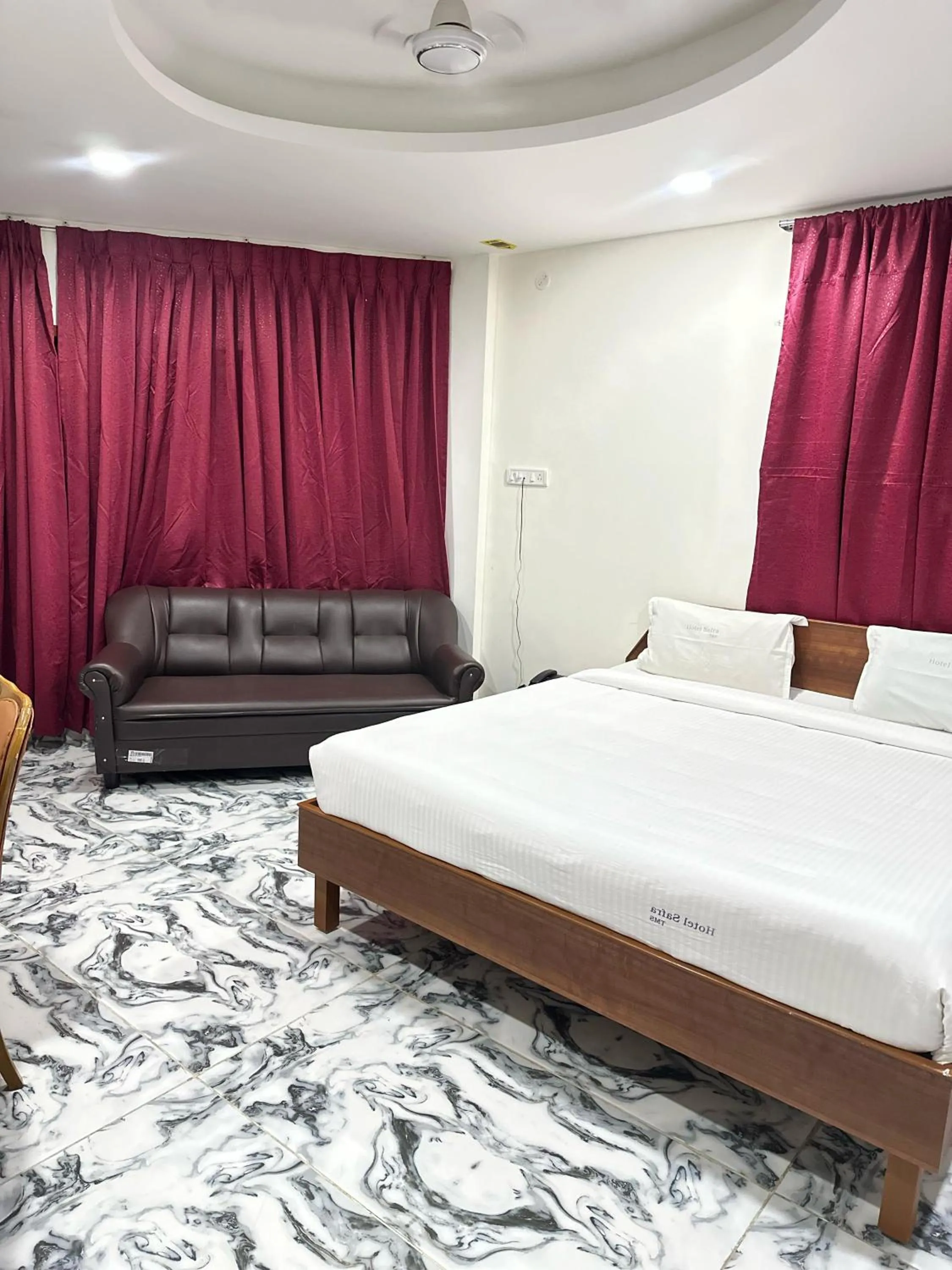 Seating area, Bed in Hotel Safra