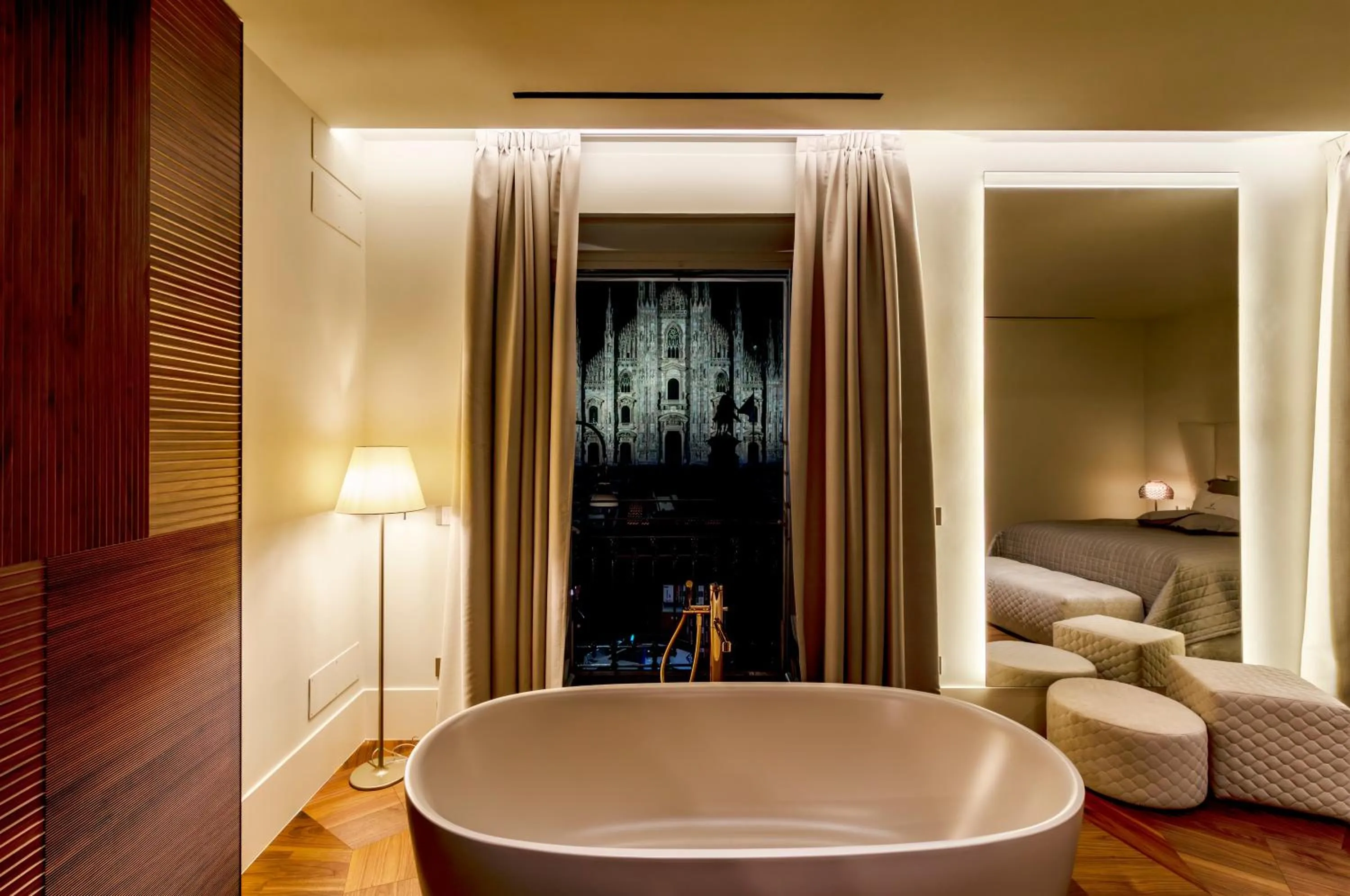 Photo of the whole room, Bed in AF Duomo - Milano Luxury Suites