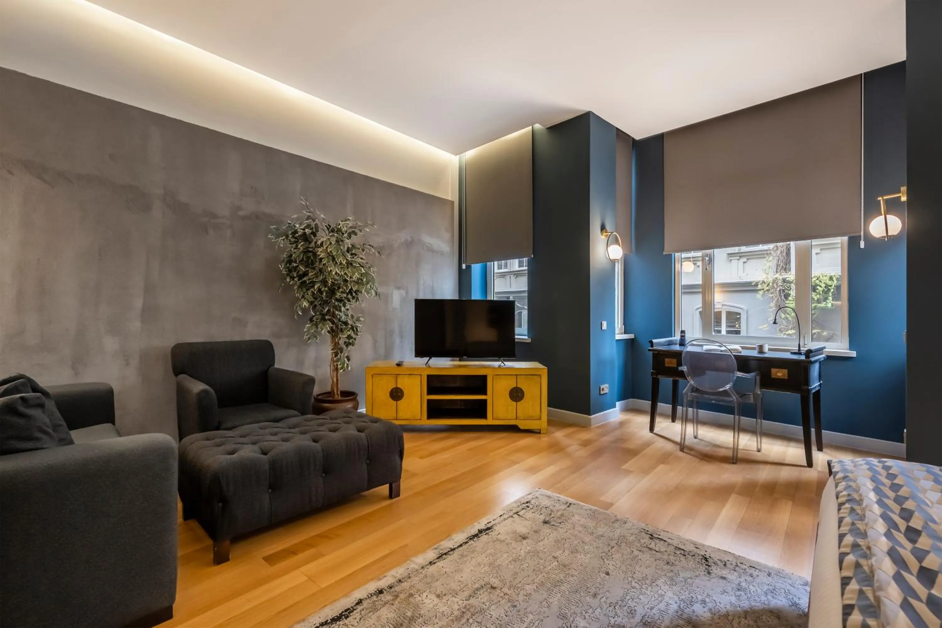 TV and multimedia in Ansen Hotel and Suites