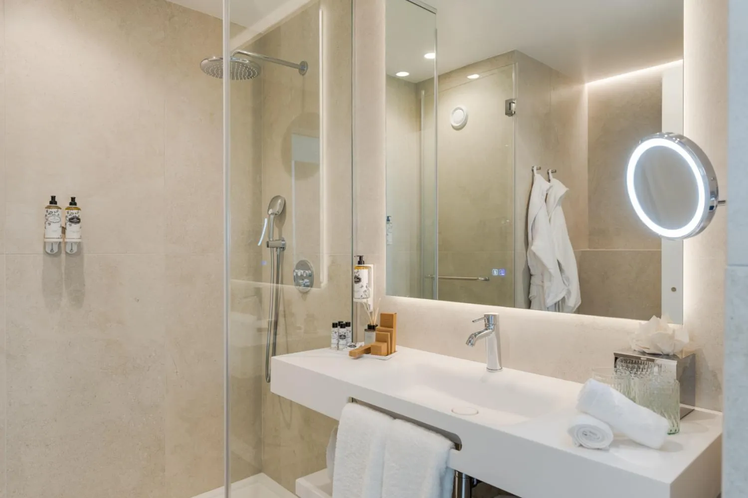 Shower in The Editory Ocean Way Funchal