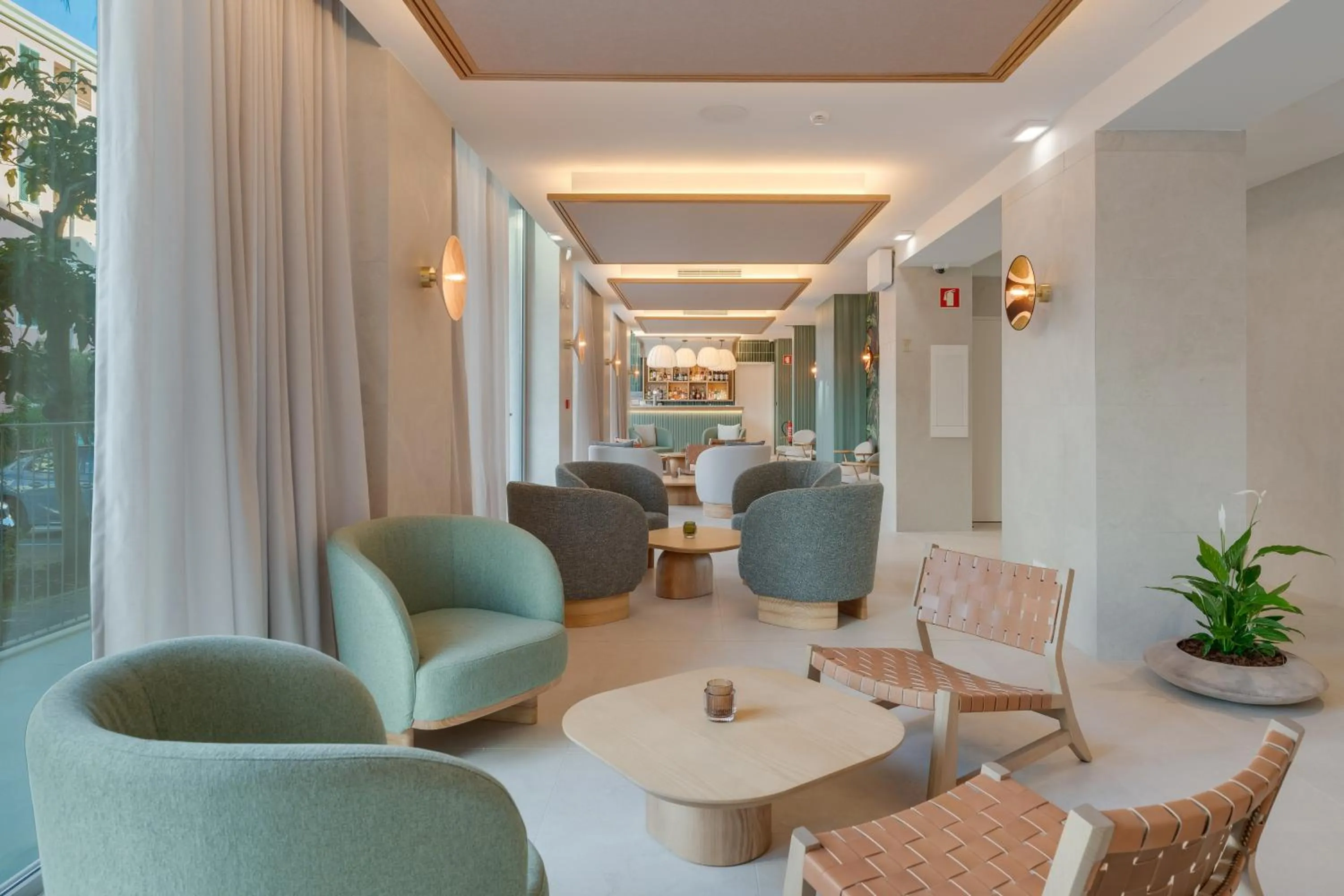 Lounge or bar in The Editory Ocean Way Funchal