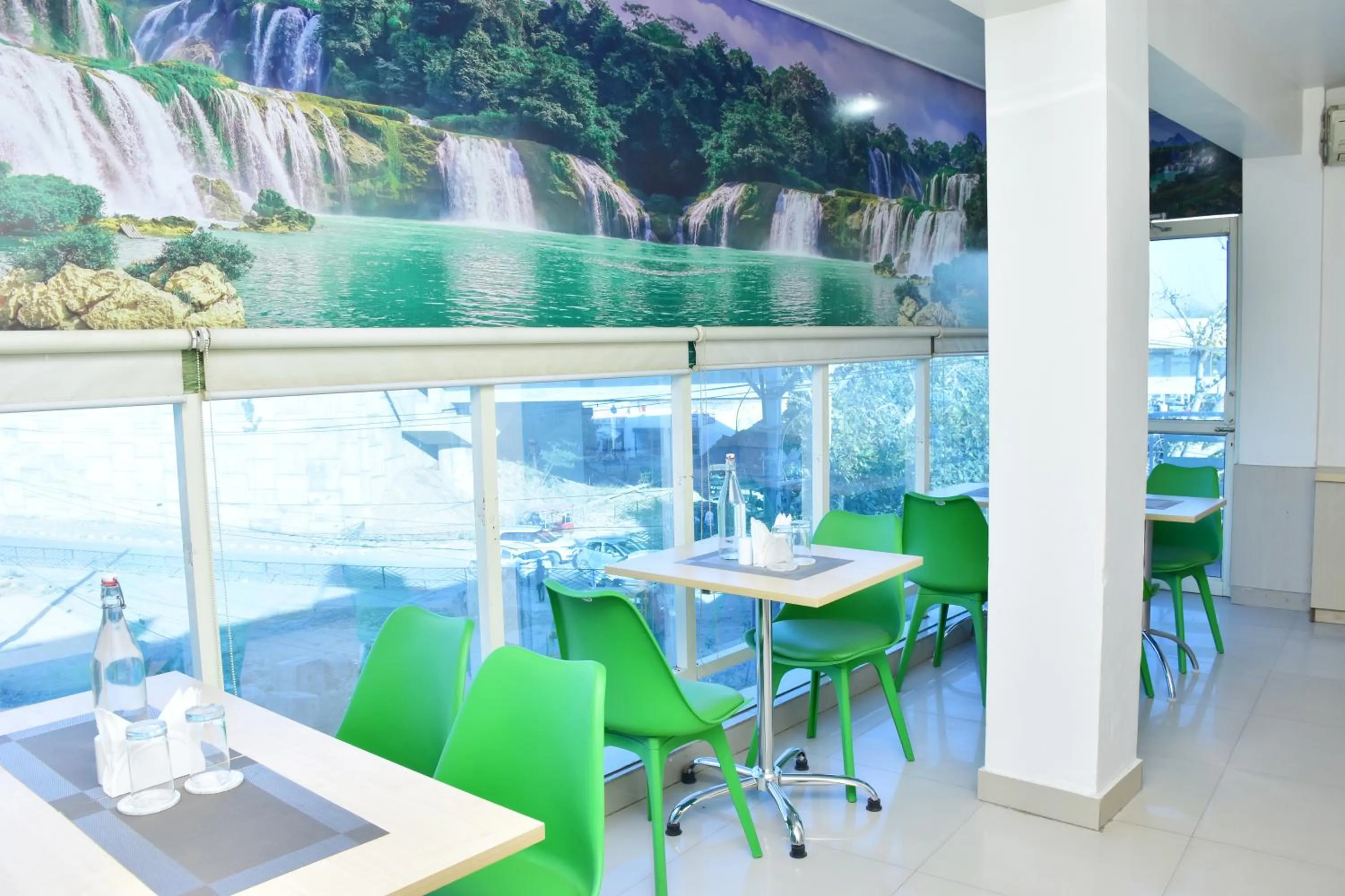 Restaurant/places to eat in Date Palm Hotel