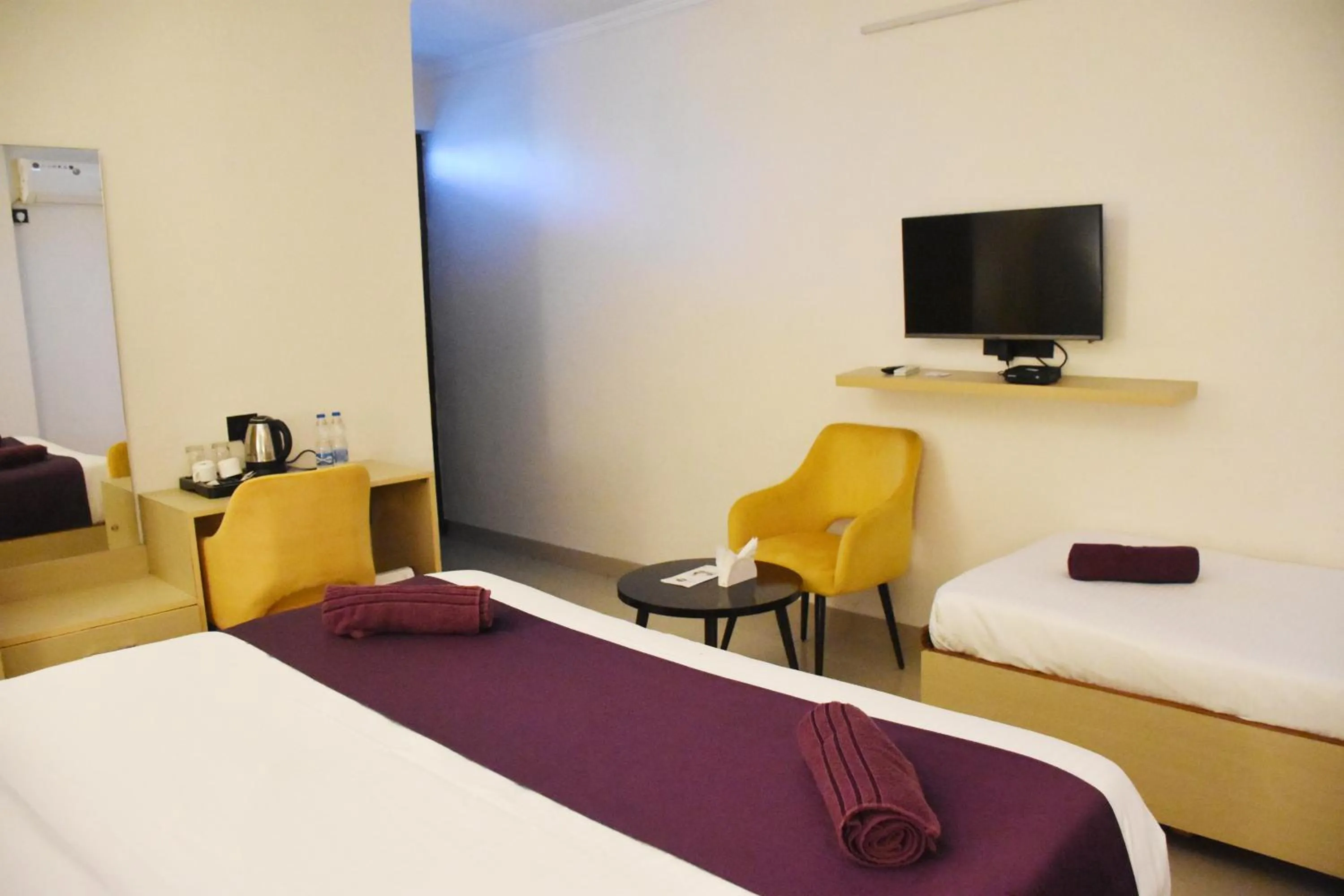 Bedroom, Bed in Date Palm Hotel