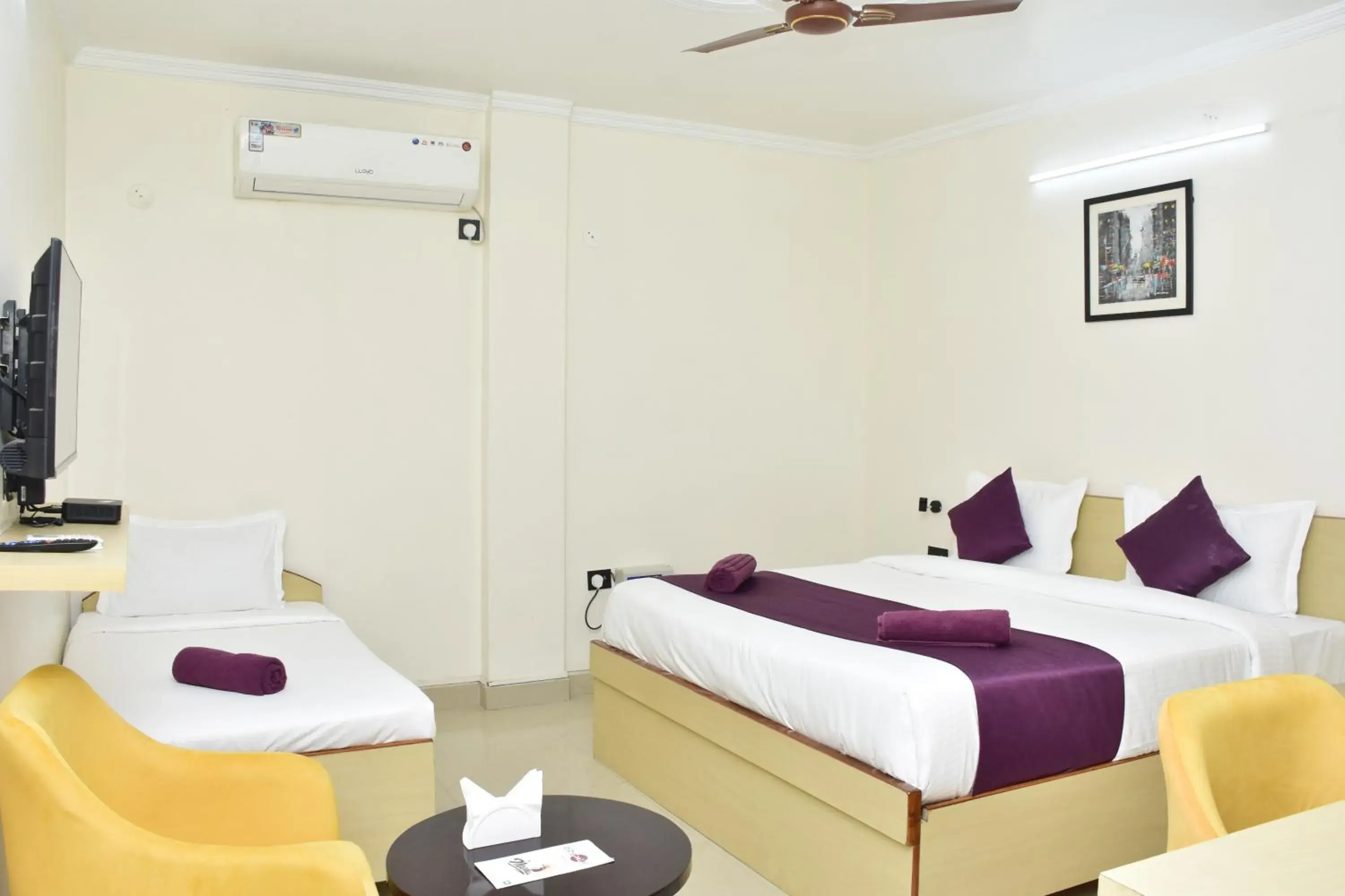 Deluxe Triple Room in Date Palm Hotel Deluxe Triple Room in Date Palm Hotel