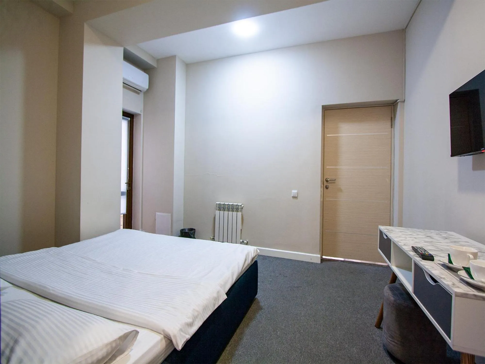 Bed in Hotel Montana