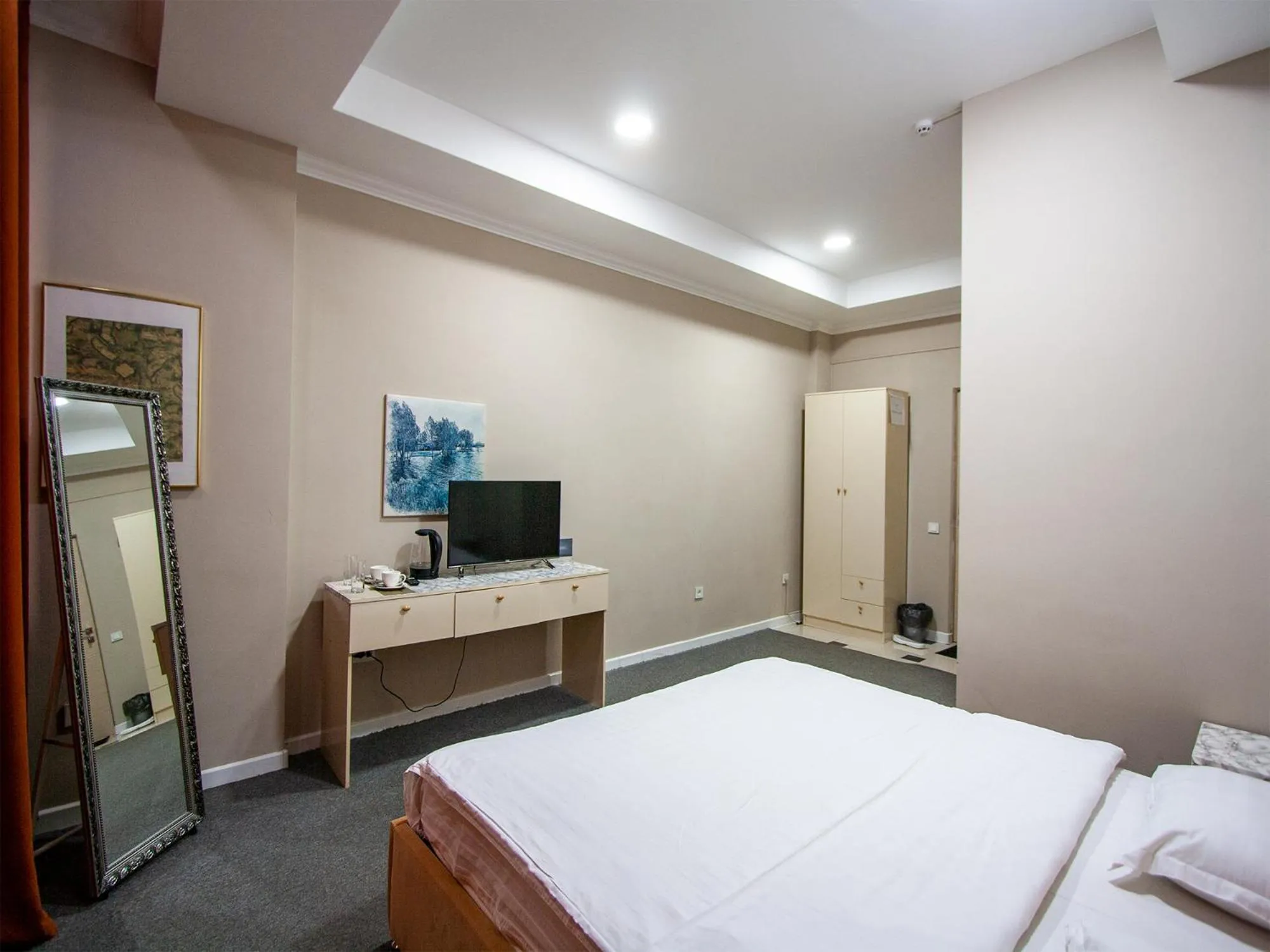 Bed in Hotel Montana