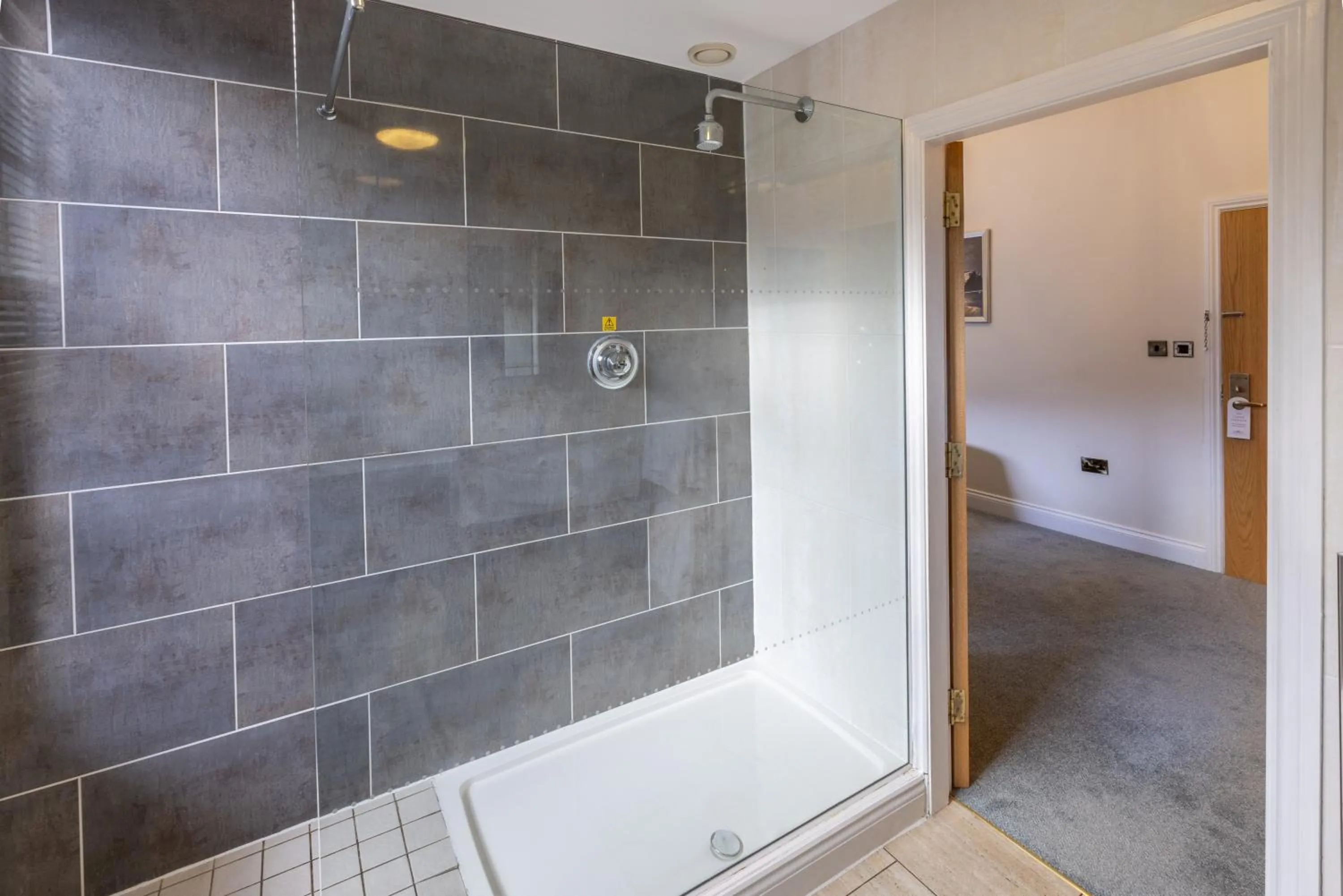 Bathroom in Park Hall Hotel and Spa Wolverhampton