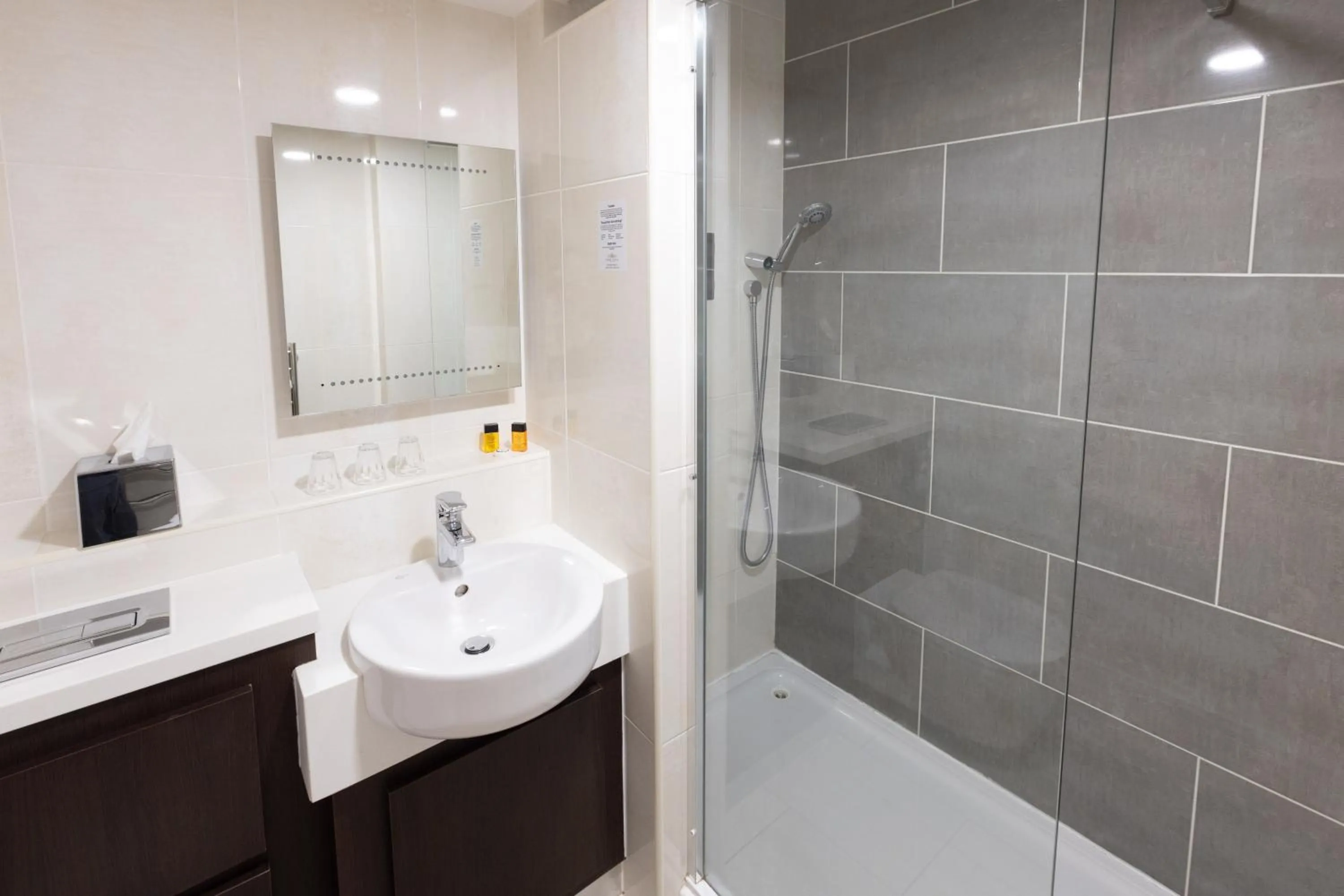 Bathroom in Park Hall Hotel and Spa Wolverhampton