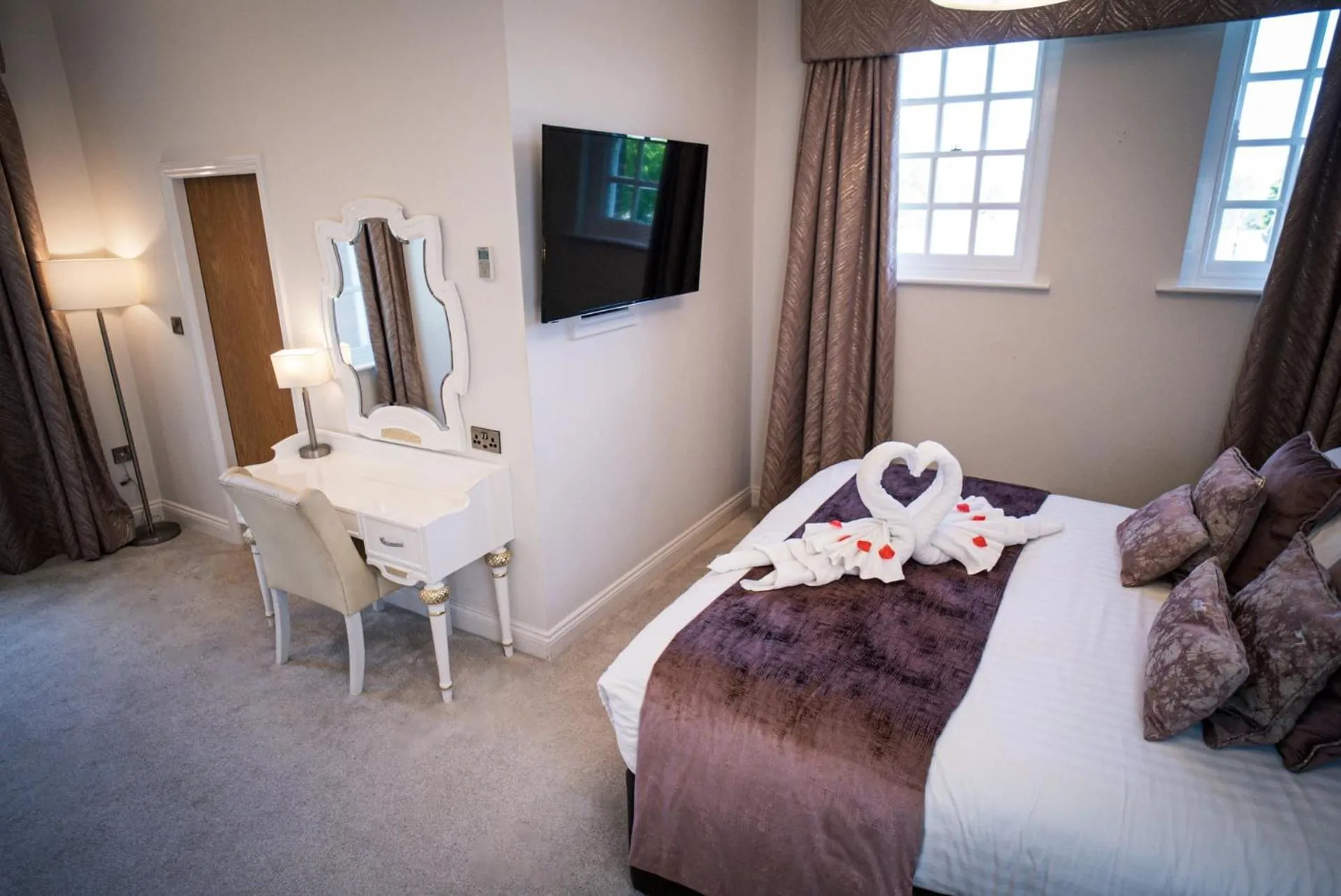 Bedroom, Bed in Park Hall Hotel and Spa Wolverhampton