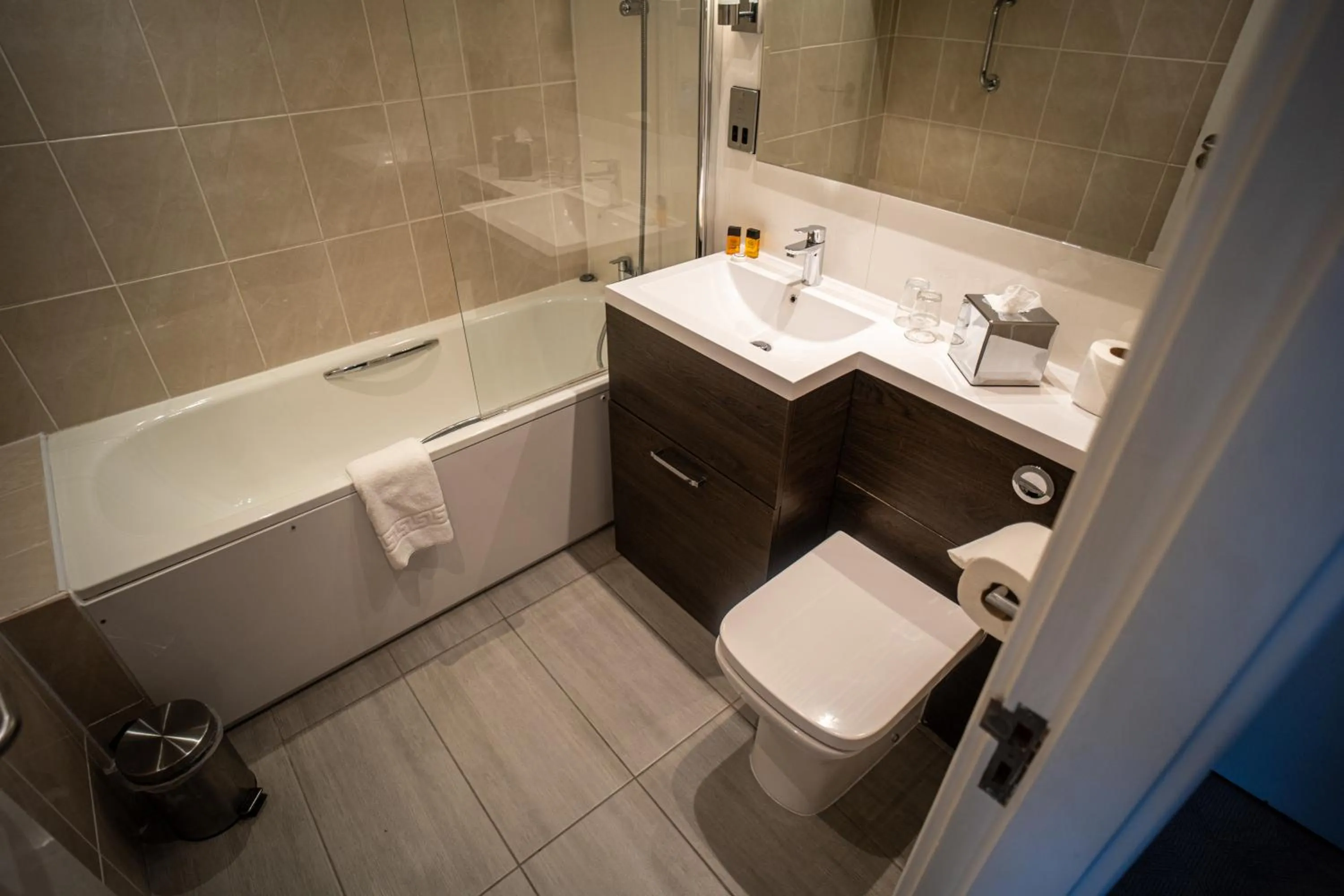 Bathroom in Park Hall Hotel and Spa Wolverhampton