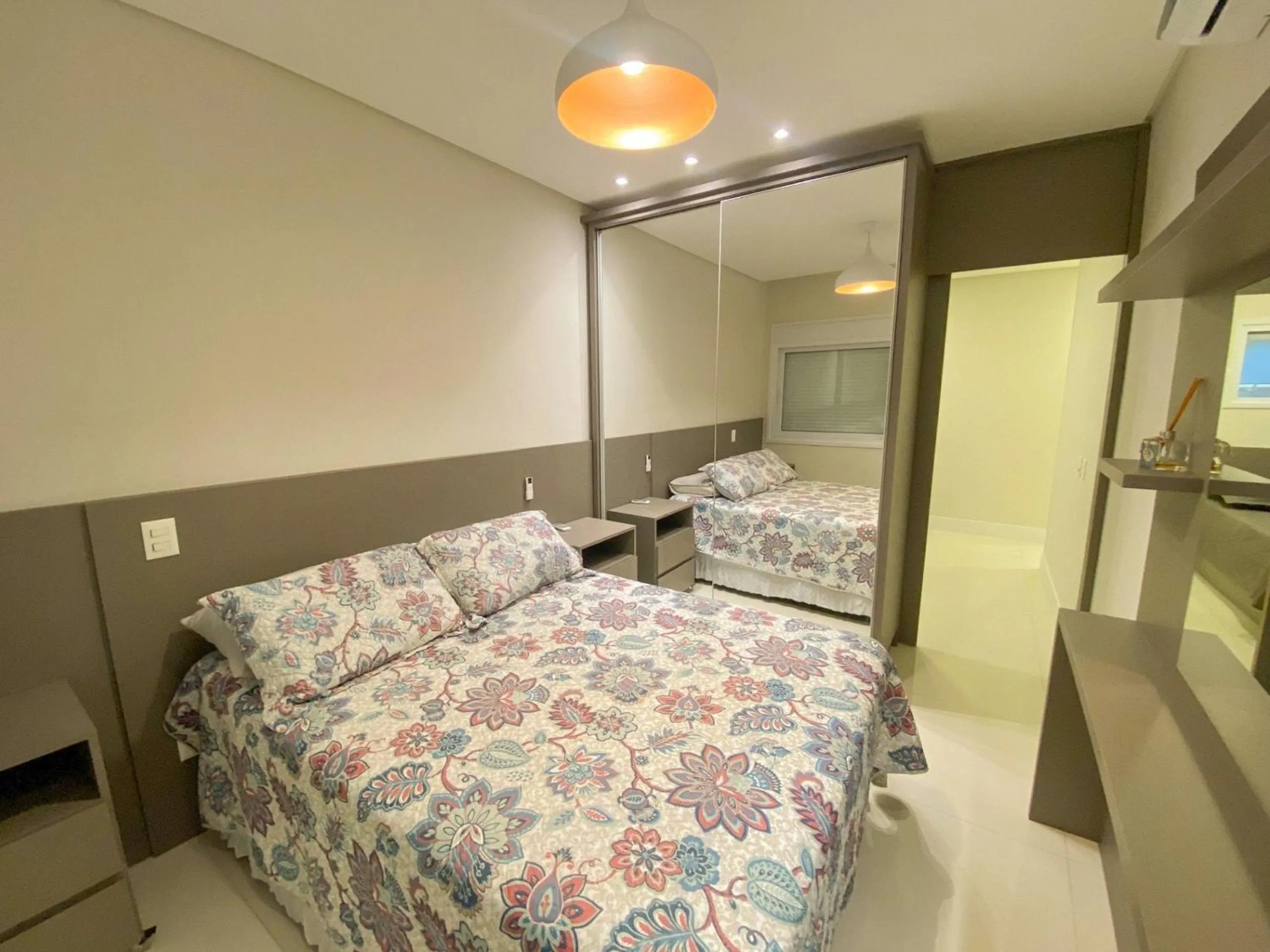 Bed in Jurere Perfeição em cada Detalhe com Linda Piscina