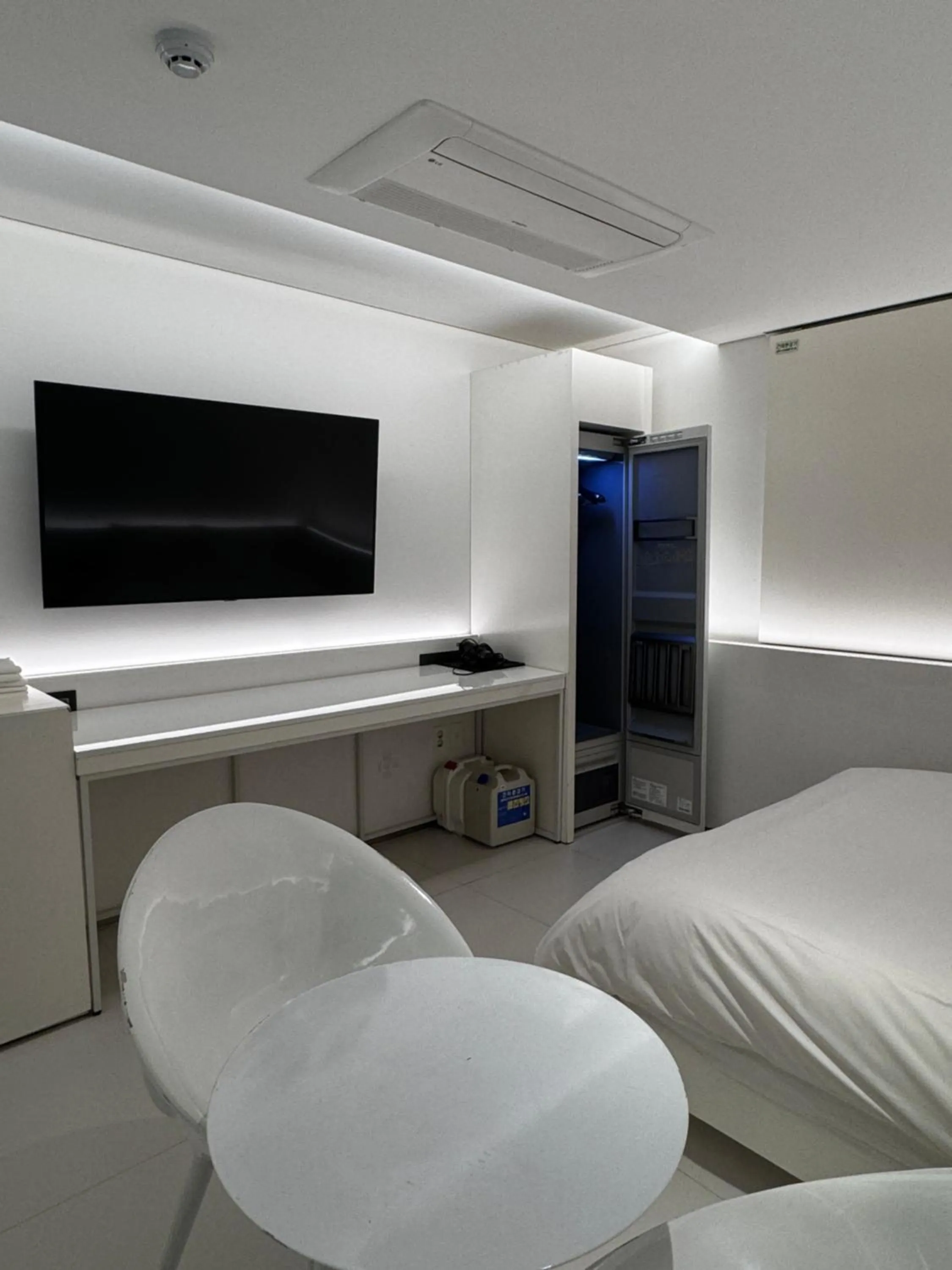 TV and multimedia, Bed in Lesign Hotel