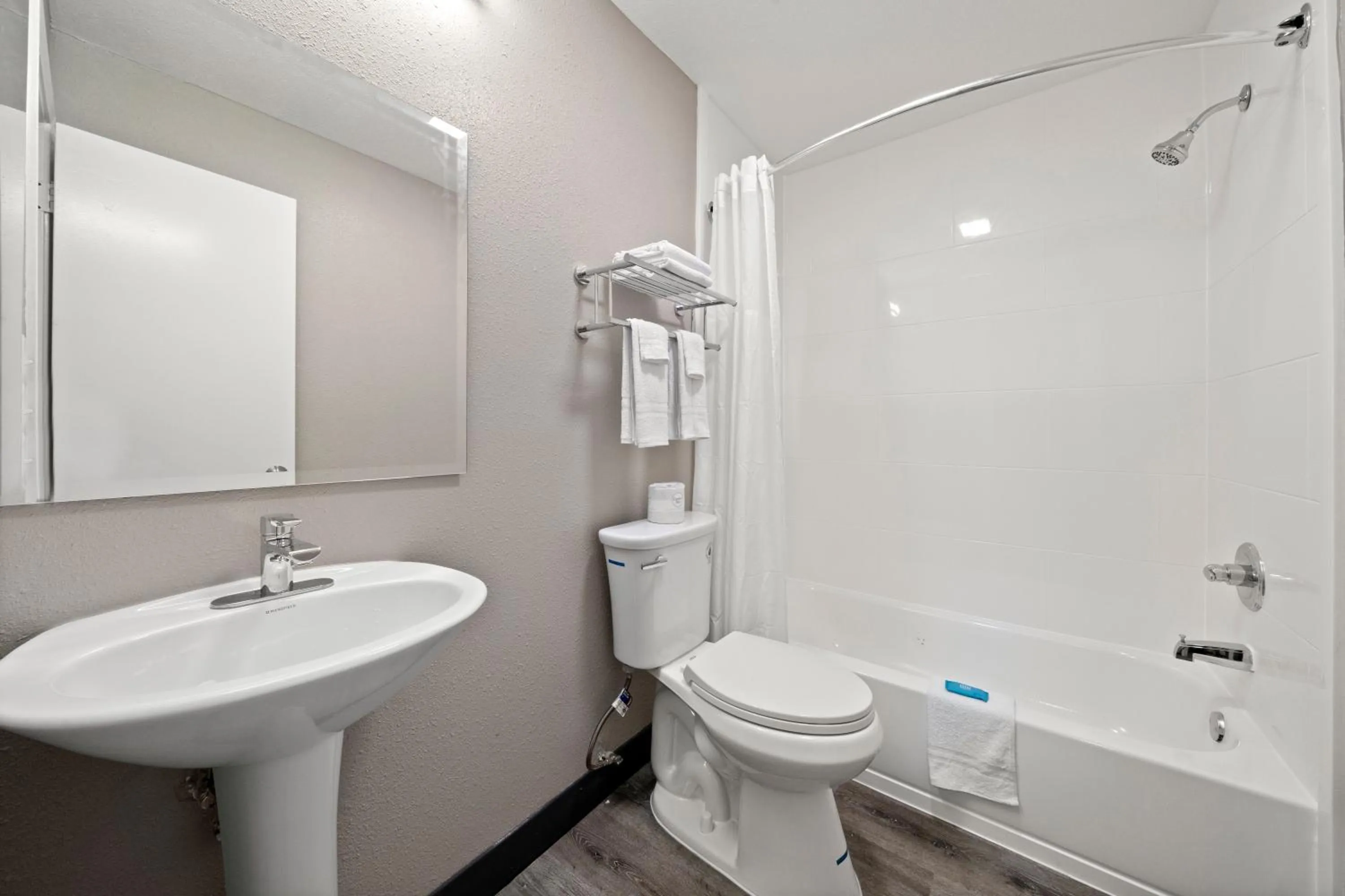 Shower in Efficiency Lodge Columbus