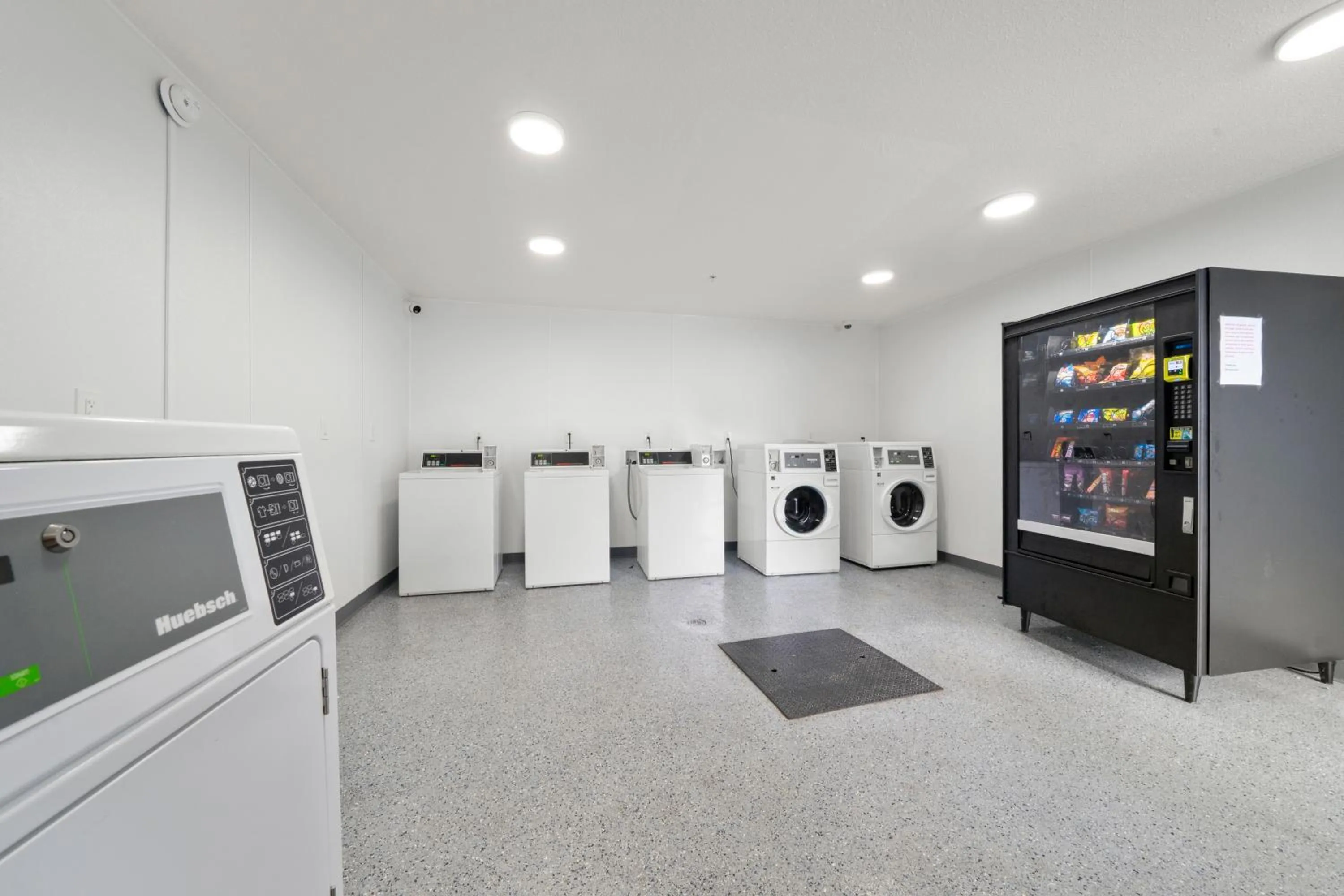 vending machine in Efficiency Lodge Columbus