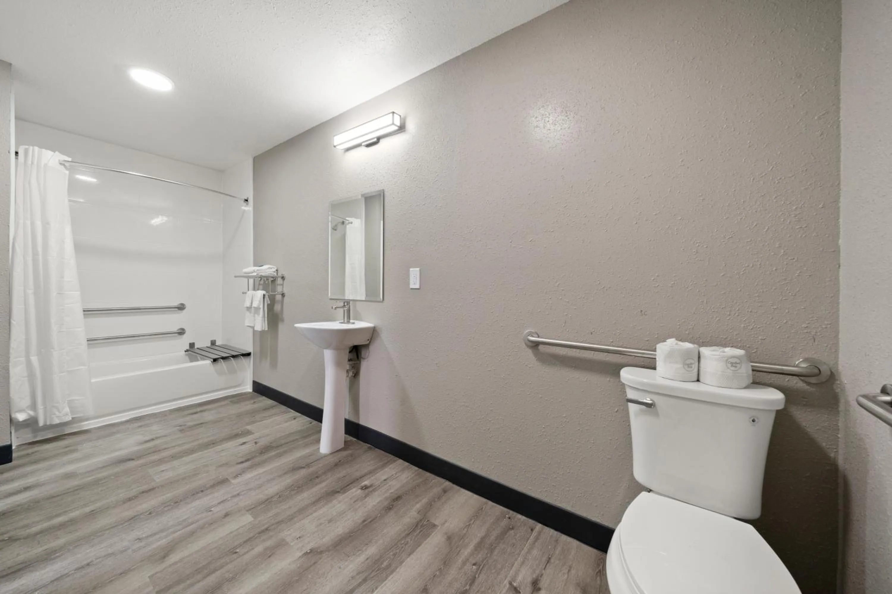 Toilet in Efficiency Lodge Columbus