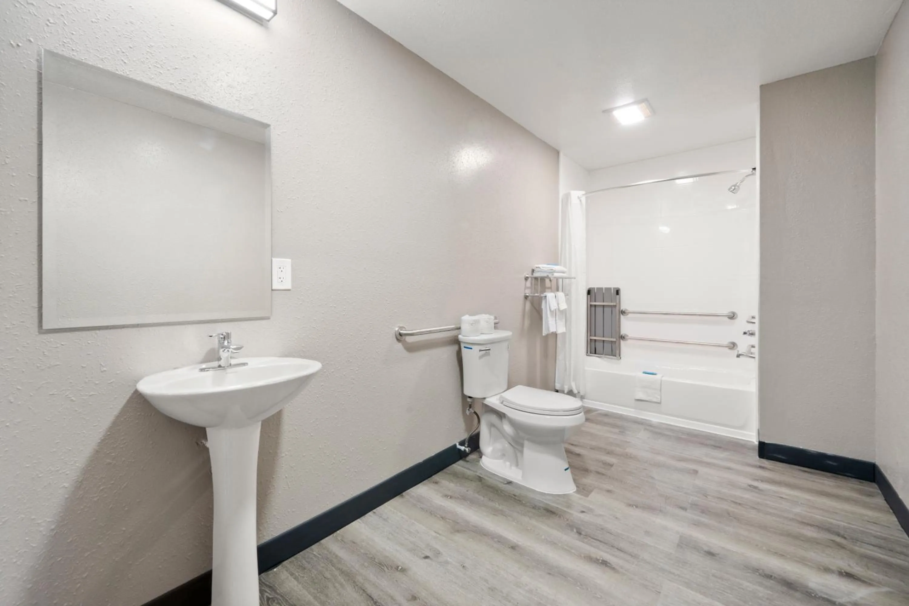 Shower in Efficiency Lodge Columbus