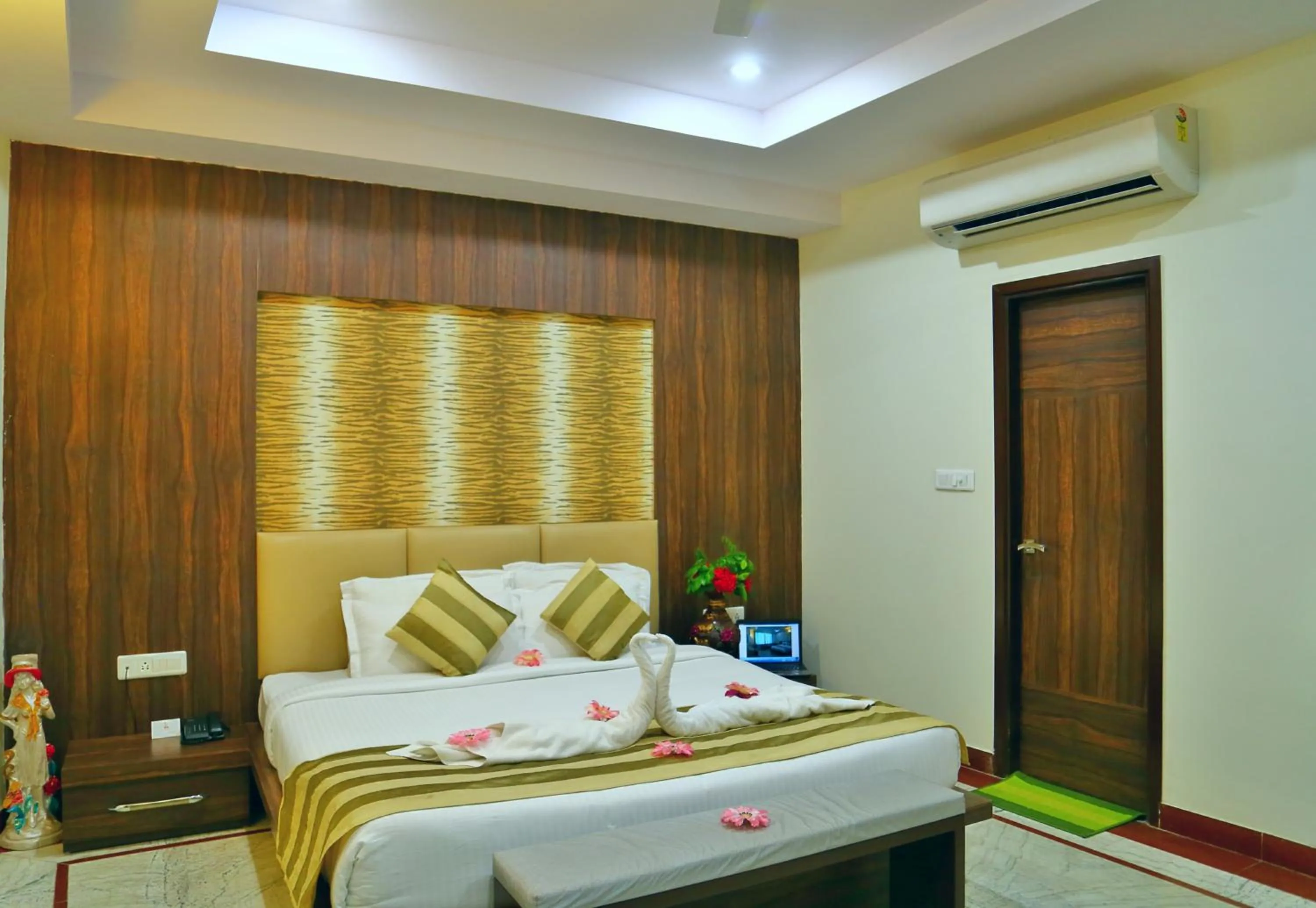 Bed in Rubystone Shiv Vilas Palace