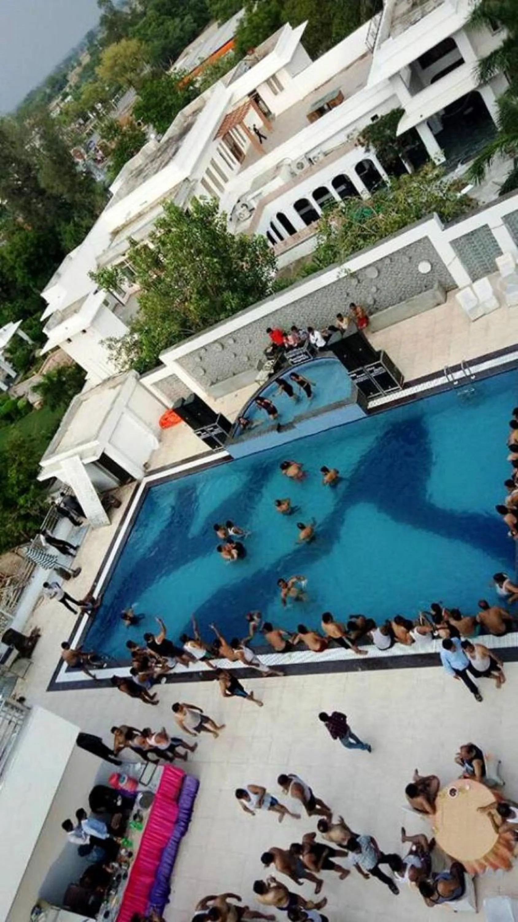 Swimming pool in Rubystone Shiv Vilas Palace