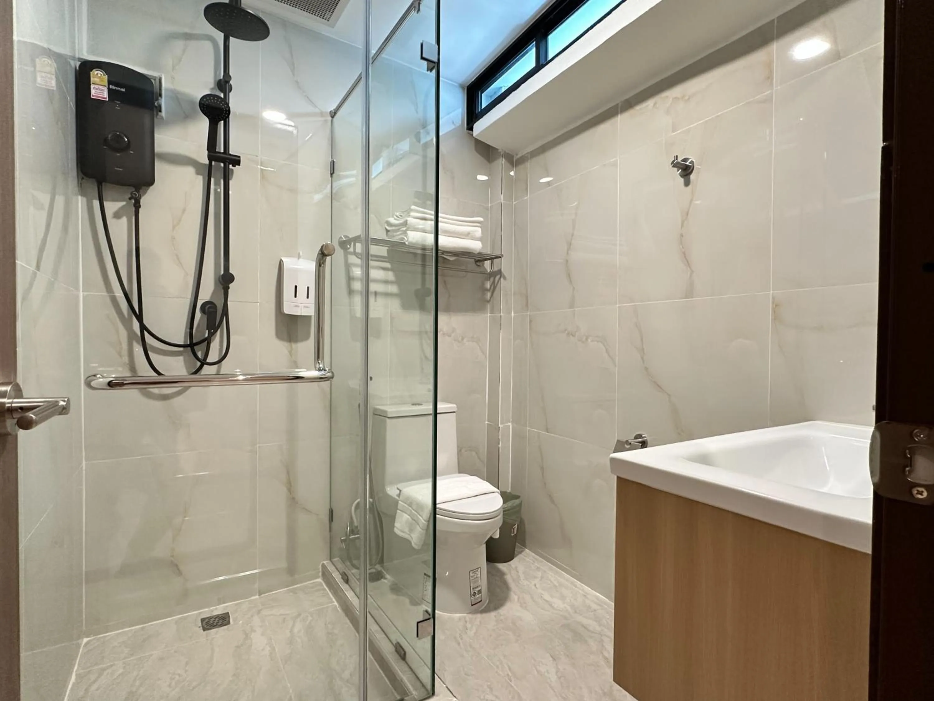 Shower in Winston Hotel