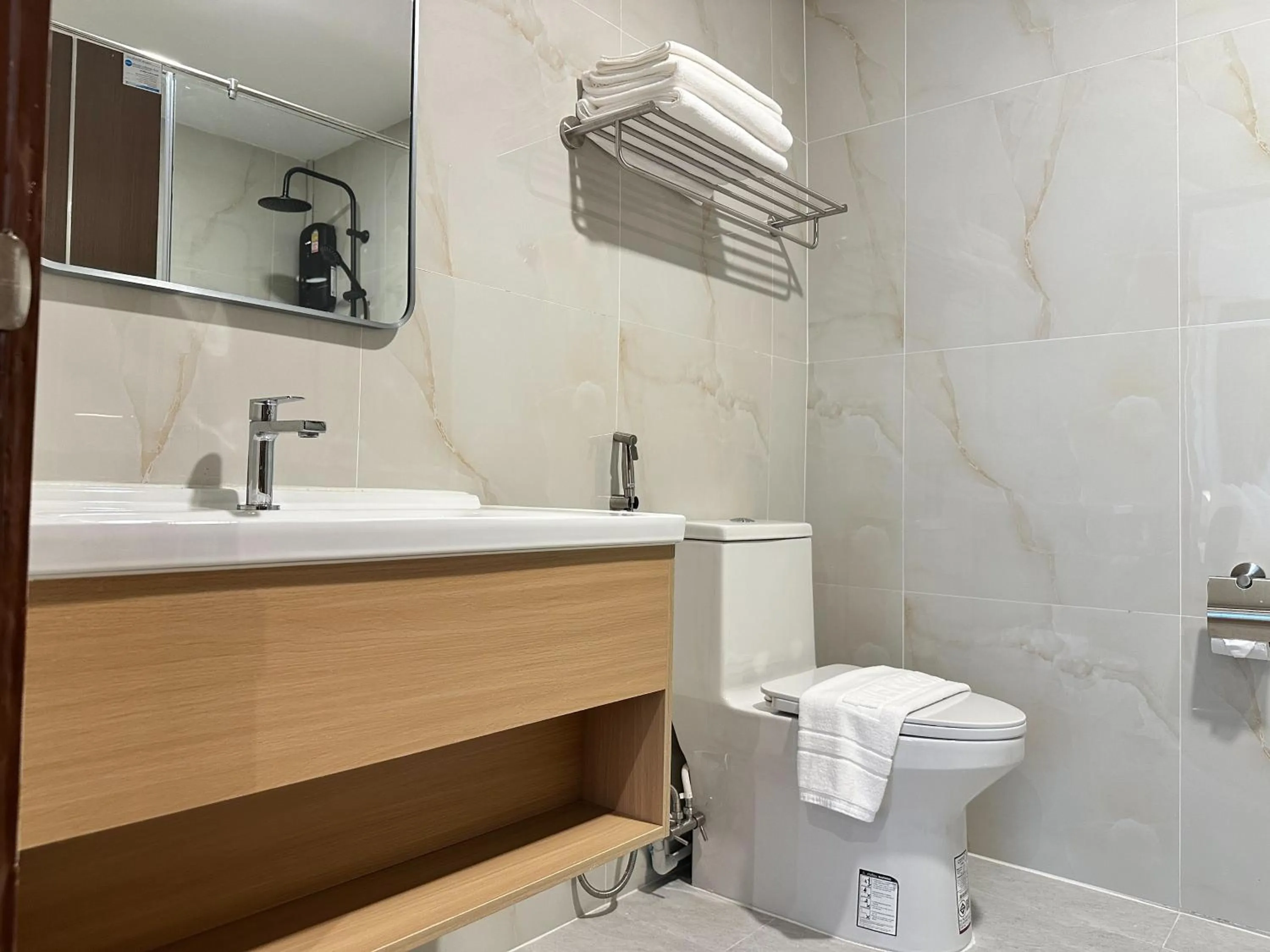 Shower in Winston Hotel