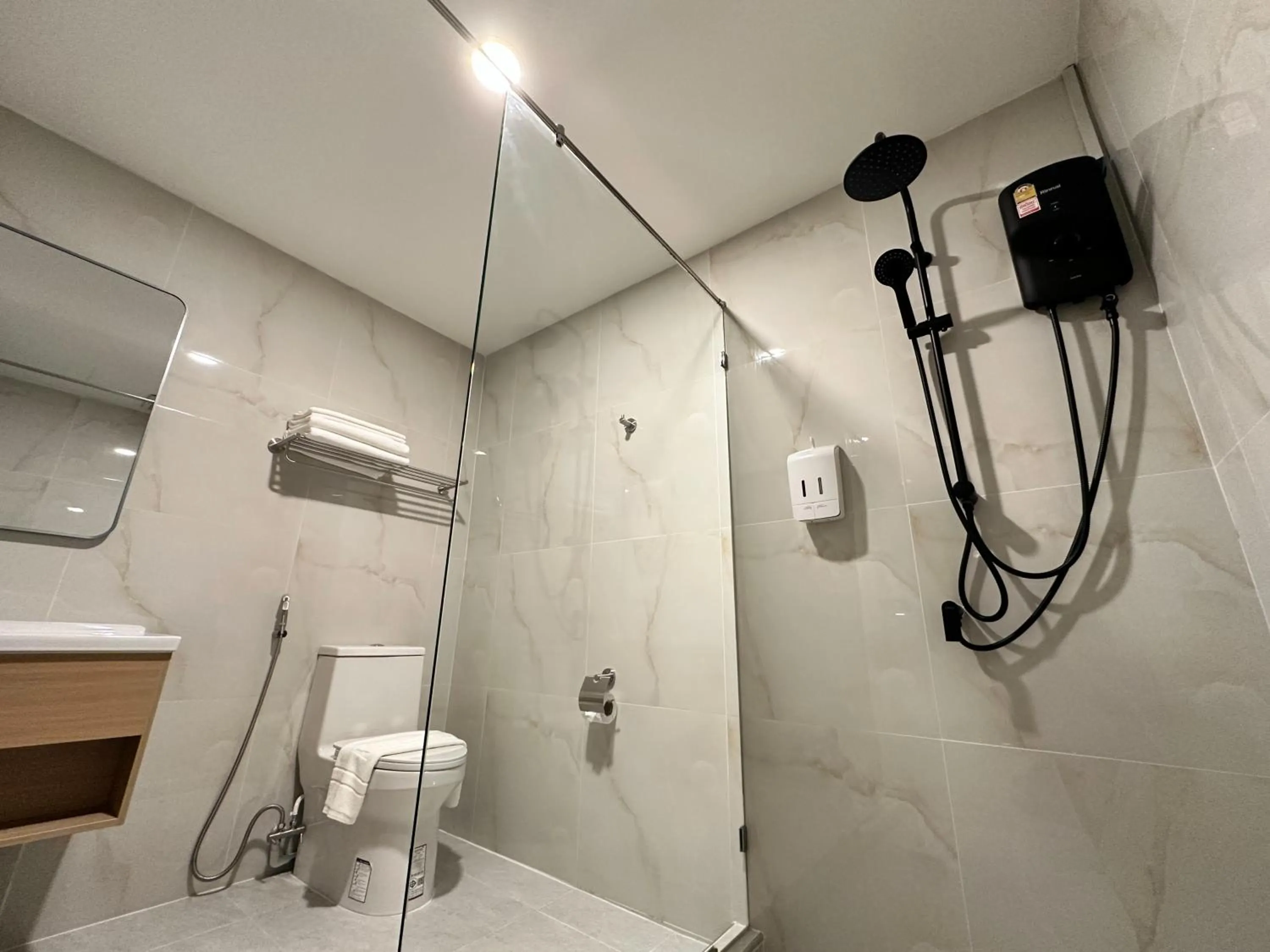 Shower in Winston Hotel