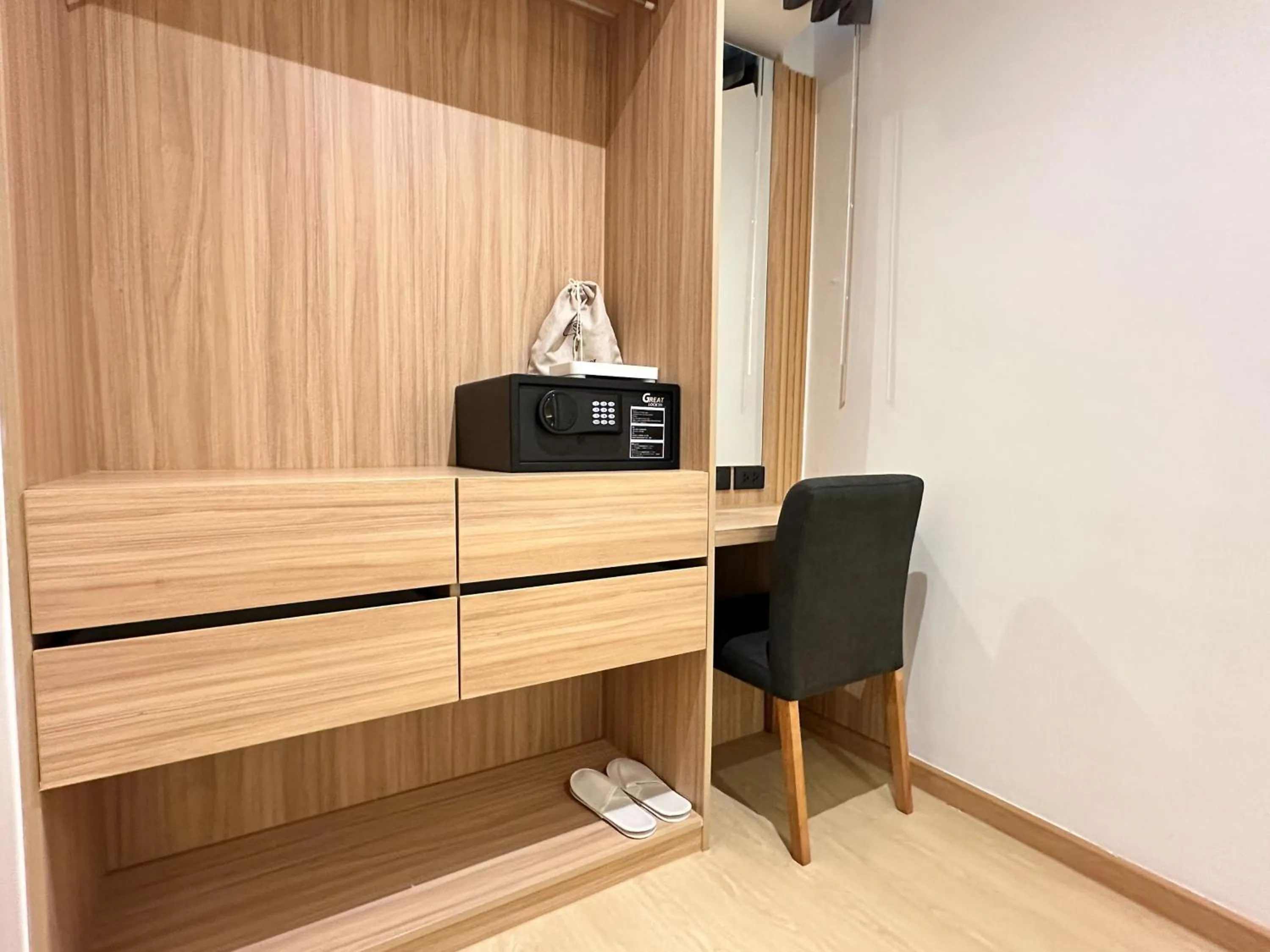 Seating area in Winston Hotel