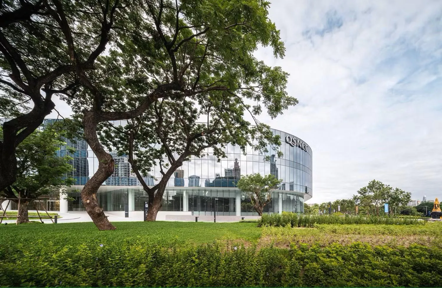 Nearby landmark in Winston Hotel