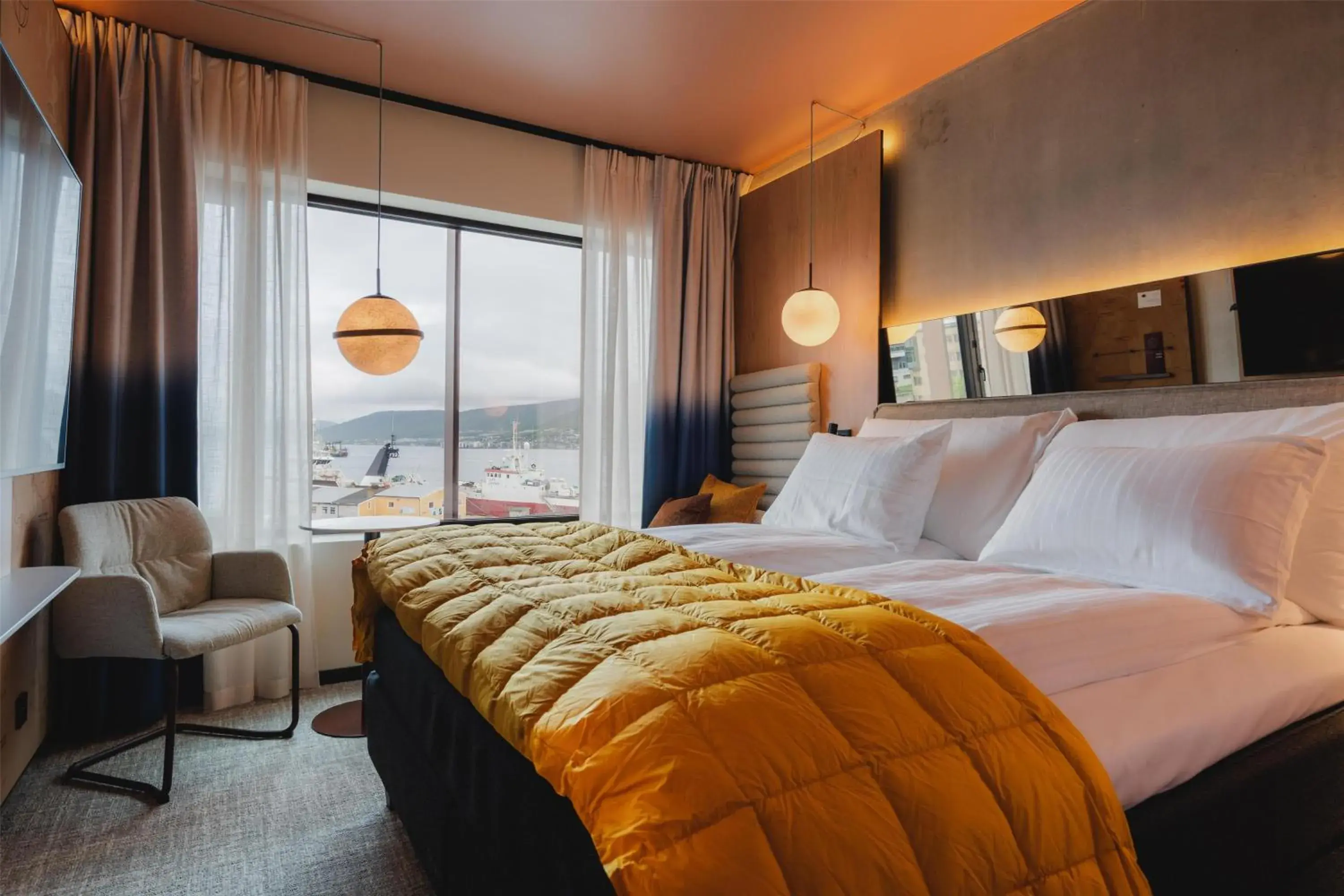 Standard Queen Room in The Dock 69 39 by Scandic Standard Queen Room in The Dock 69 39 by Scandic