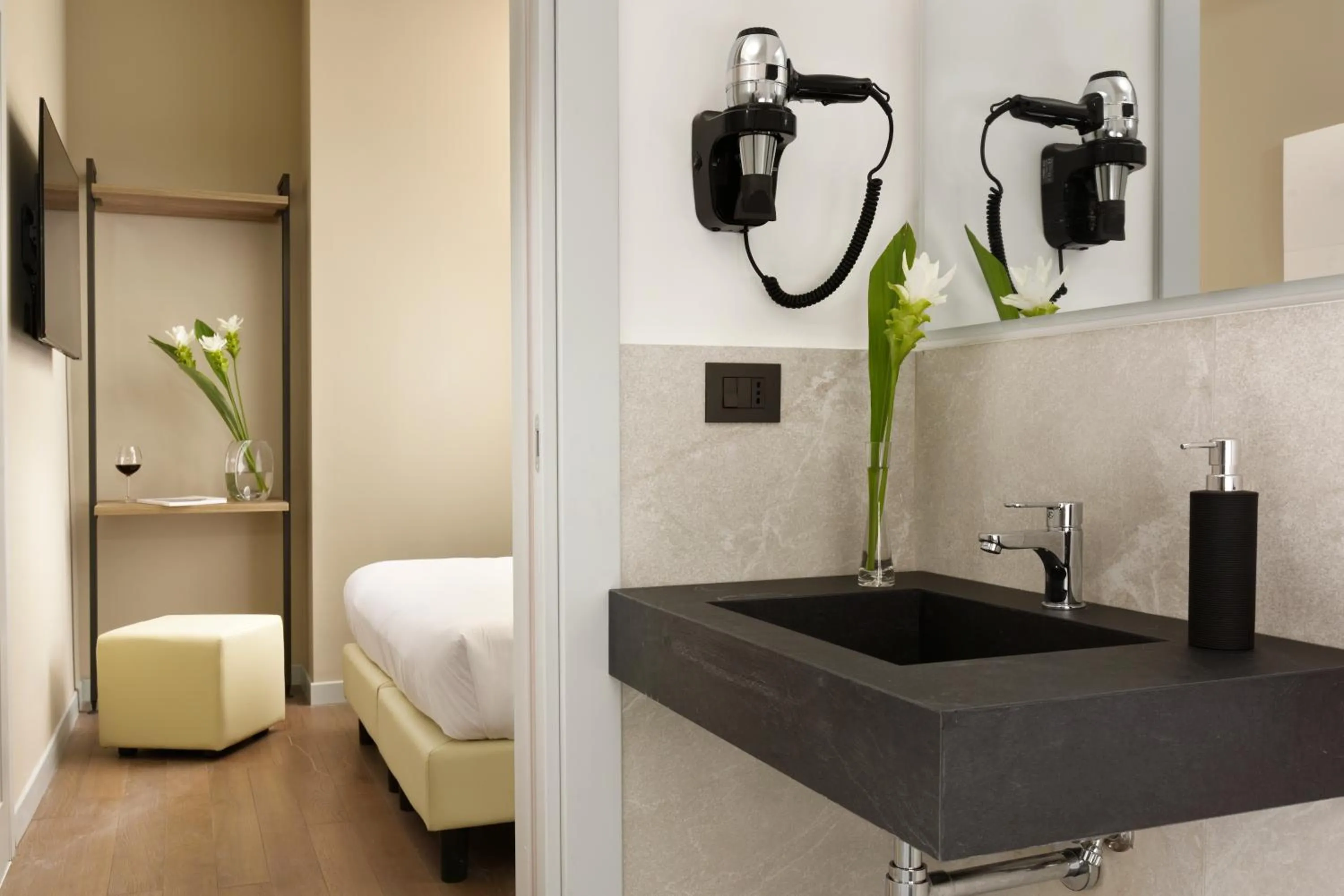 Bathroom, Bed in Essence Hotel