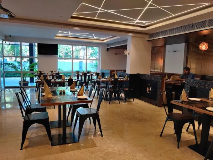 Restaurant/places to eat in Hotel Golden Plateau