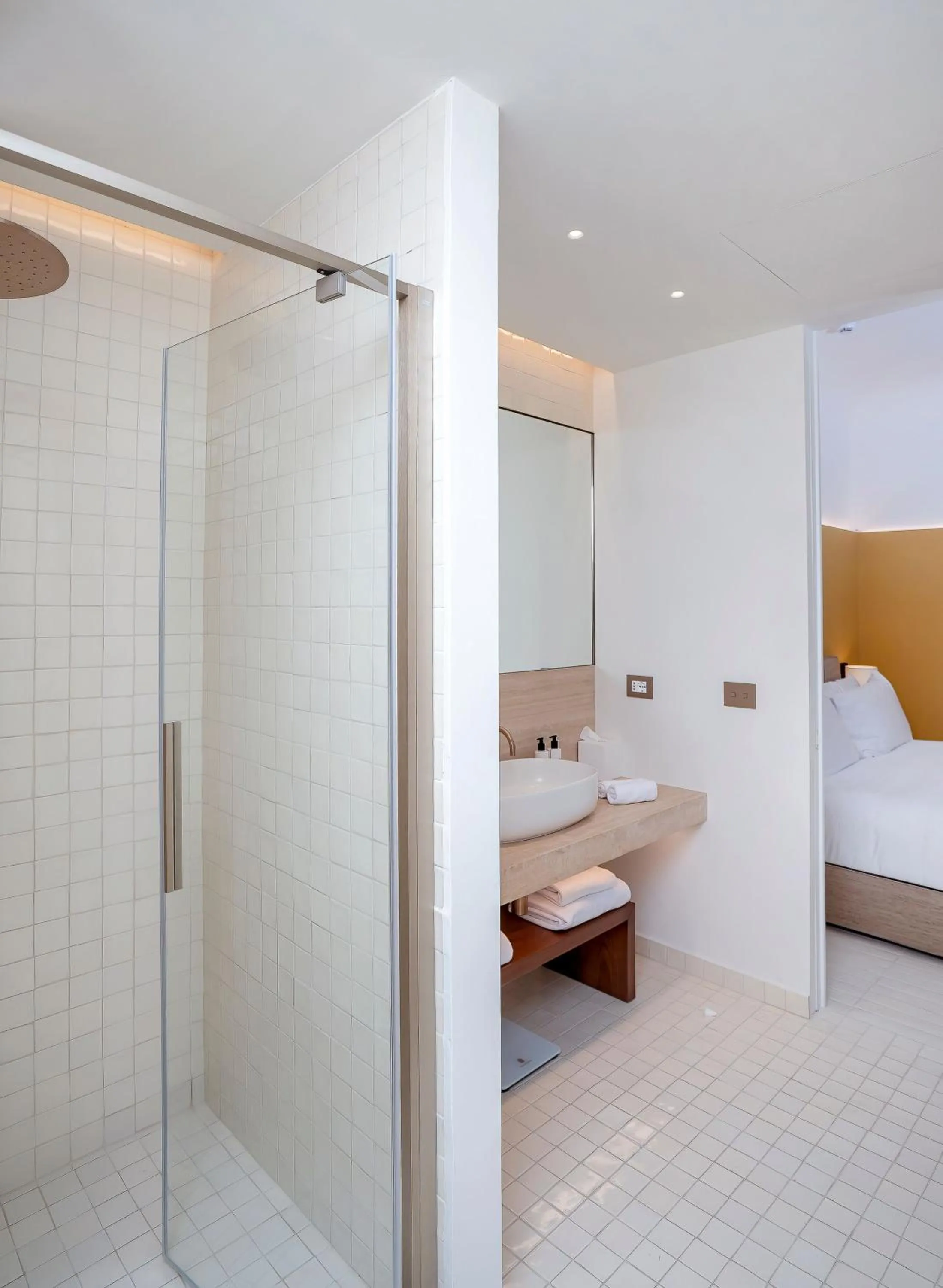 Shower, Bed in Villa Certosa