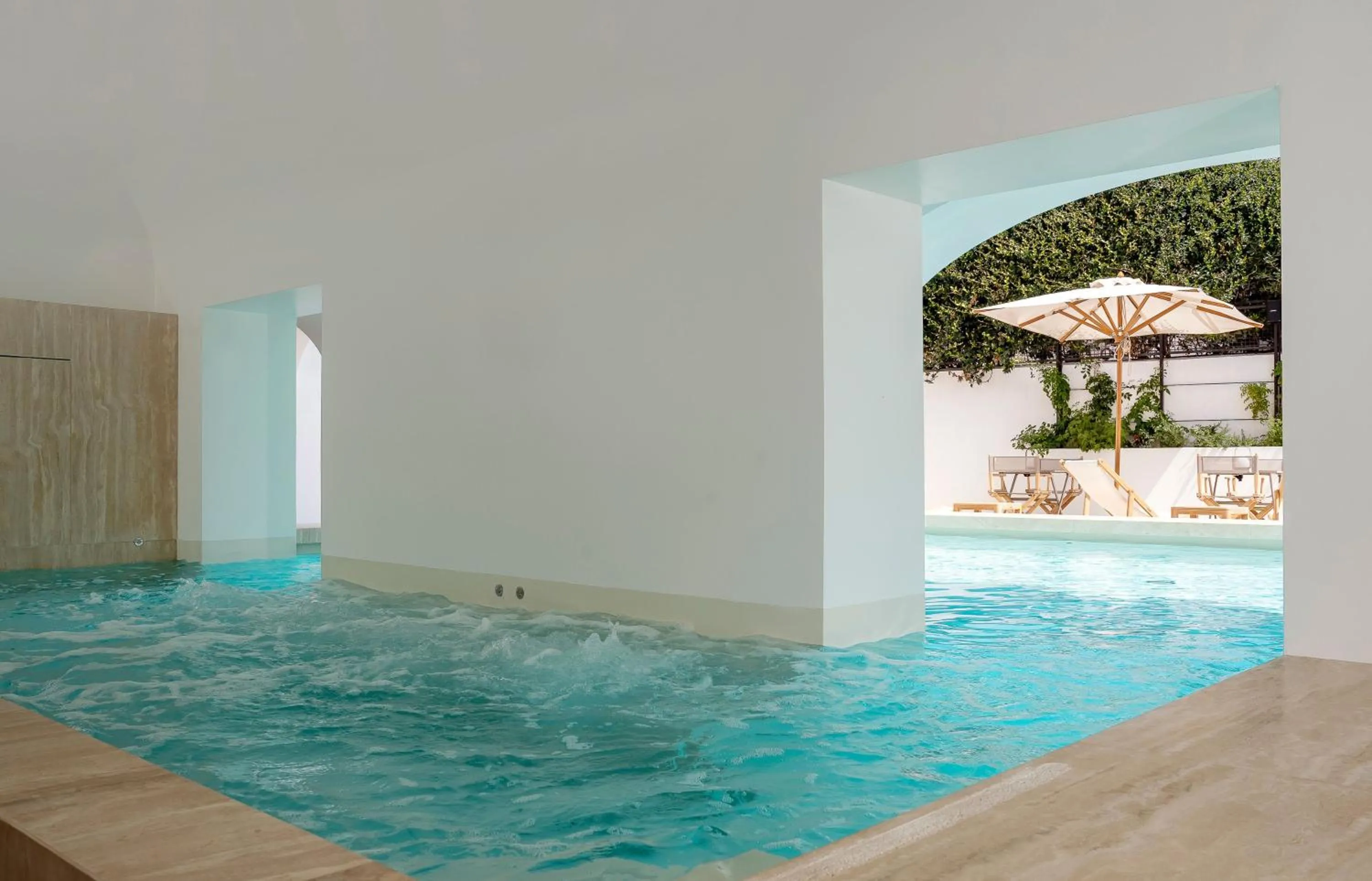 Hot Tub in Villa Certosa