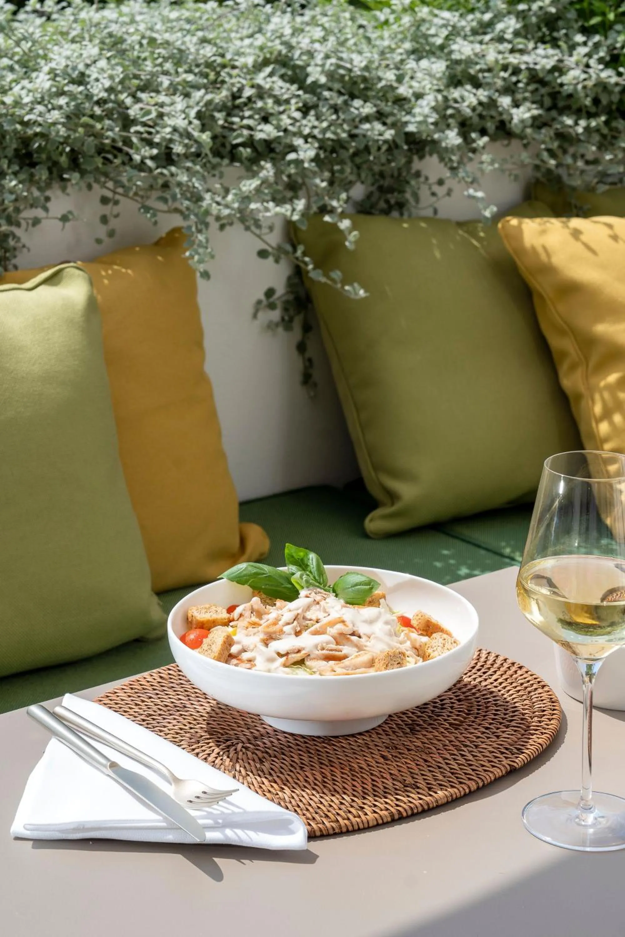 Restaurant/places to eat in Villa Certosa