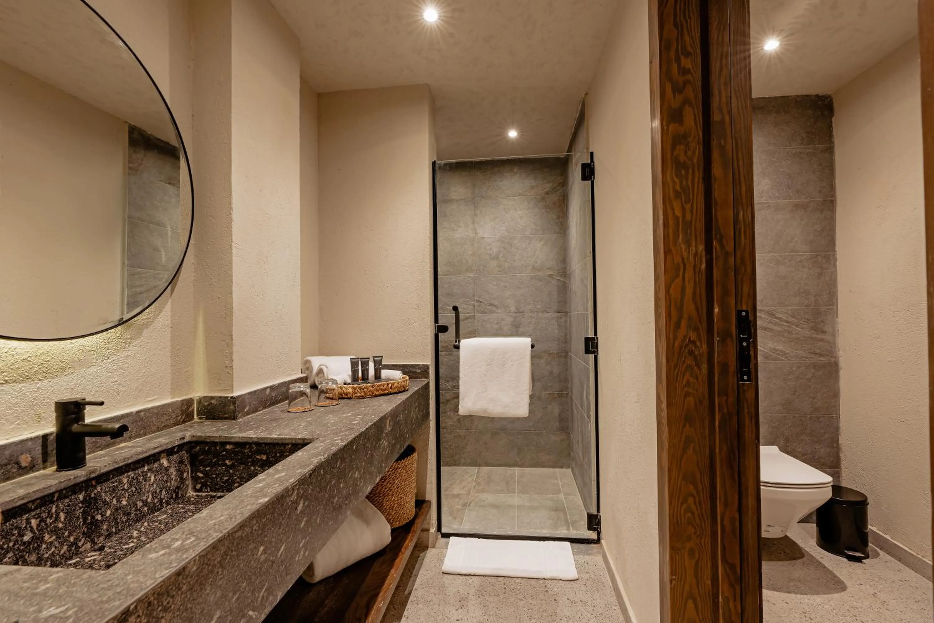 Shower in Sentido Naga Bay - Adults friendly